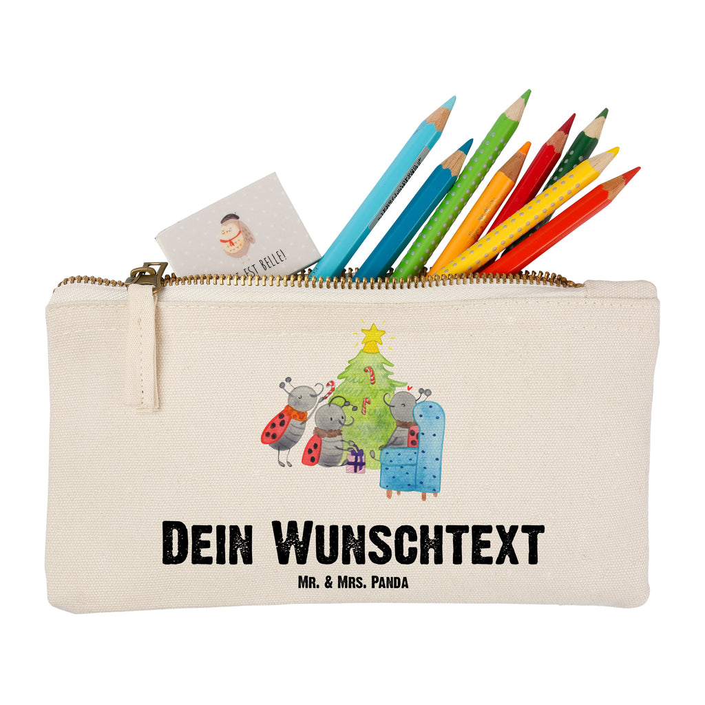 Personalisierte Schminktasche Weihnachten Smörle Personalisierte Schminktasche, Personalisierte Kosmetiktasche, Personalisierter Kosmetikbeutel, Personalisiertes Stiftemäppchen, Personalisiertes Etui, Personalisierte Federmappe, Personalisierte Makeup Bag, Personalisiertes Schminketui, Personalisiertes Kosmetiketui, Personalisiertes Schlamperetui, Schminktasche mit Namen, Kosmetiktasche mit Namen, Kosmetikbeutel mit Namen, Stiftemäppchen mit Namen, Etui mit Namen, Federmappe mit Namen, Makeup Bg mit Namen, Schminketui mit Namen, Kosmetiketui mit Namen, Schlamperetui mit Namen, Schminktasche personalisieren, Schminktasche bedrucken, Schminktasche selbst gestalten, Winter, Weihnachten, Weihnachtsdeko, Nikolaus, Advent, Heiligabend, Wintermotiv, Weihnachtsbaum, Geschenk, Pfefferminzstange, Tannennadeln