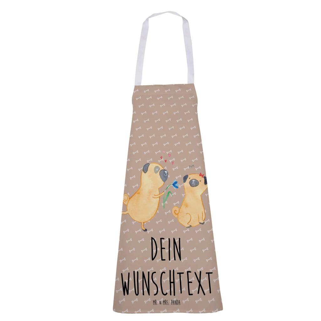 Personalisierte Kochschürze Mops verliebt Personalisierte Kochschürze, Personalisierte Schürze, Personalisierte Backschürze, Personalisierte Küchenschürze, Personalisierte Grillschürze, Personalisierte Latzschürze, Kochschürze mit Namen, Schürze mit Namen, Backschürze mit Namen, Küchenschürze mit Namen, Grillschürze mit Namen, Latzschürze mit Namen, Schürze bedrucken, Kochschürze personalisiert, Kochschürze personalisieren, Personalisierte Kochschürzen, Schürze personalisiert, Grillschürze personalisieren, Schürze personalisieren, Grillschürze personalisiert, Kochschürze bedrucken, Kochschürze selbst gestalten, Schürze selbst gestalten, Grillschürze bedrucken, Hund, Hundemotiv, Haustier, Hunderasse, Tierliebhaber, Hundebesitzer, Sprüche, Mops, Möpse, Hundeliebe, verliebt, Liebe, Liebesspruch. Verlobt, Geschenk Freund, Partner