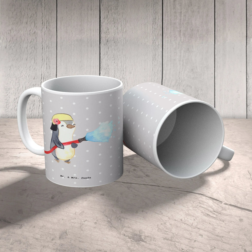 Tasse Feuerwehrfrau mit Herz Tasse, Kaffeetasse, Teetasse, Becher, Kaffeebecher, Teebecher, Keramiktasse, Porzellantasse, Büro Tasse, Geschenk Tasse, Tasse Sprüche, Tasse Motive, Kaffeetassen, Tasse bedrucken, Designer Tasse, Cappuccino Tassen, Schöne Teetassen, Beruf, Ausbildung, Jubiläum, Abschied, Rente, Kollege, Kollegin, Geschenk, Schenken, Arbeitskollege, Mitarbeiter, Firma, Danke, Dankeschön, Feuerwehrfrau, Feuerwehrhauptfrau, Brandschutz, Feuerwehr, freiwillige Feuerwehr