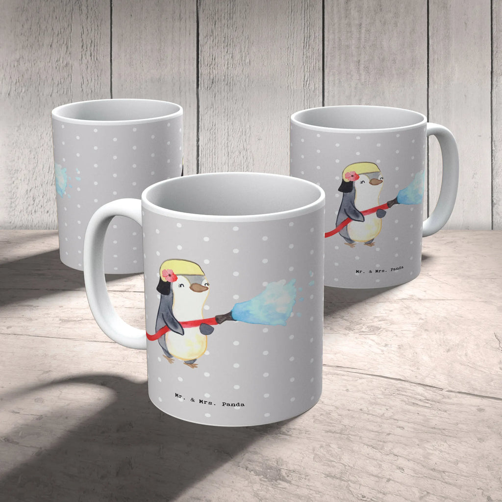 Tasse Feuerwehrfrau mit Herz Tasse, Kaffeetasse, Teetasse, Becher, Kaffeebecher, Teebecher, Keramiktasse, Porzellantasse, Büro Tasse, Geschenk Tasse, Tasse Sprüche, Tasse Motive, Kaffeetassen, Tasse bedrucken, Designer Tasse, Cappuccino Tassen, Schöne Teetassen, Beruf, Ausbildung, Jubiläum, Abschied, Rente, Kollege, Kollegin, Geschenk, Schenken, Arbeitskollege, Mitarbeiter, Firma, Danke, Dankeschön, Feuerwehrfrau, Feuerwehrhauptfrau, Brandschutz, Feuerwehr, freiwillige Feuerwehr