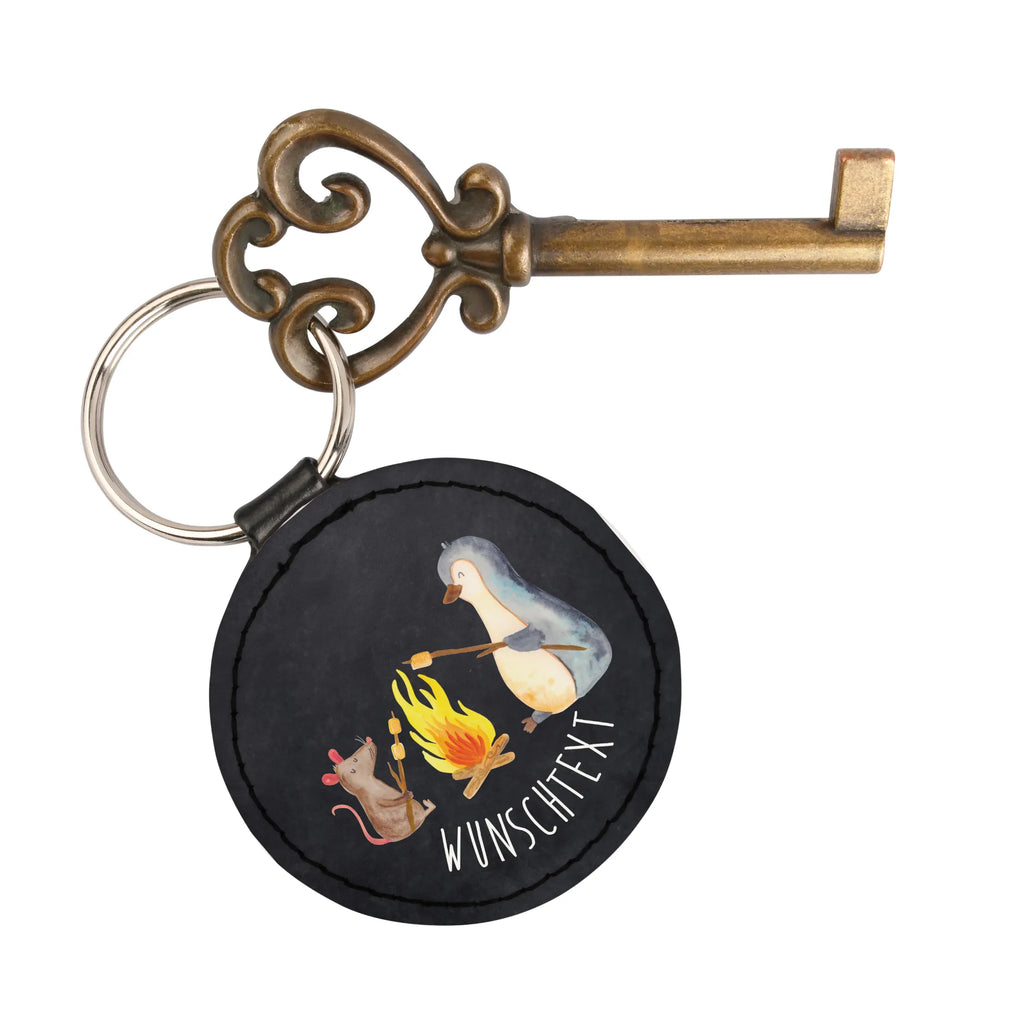 Personalisierter Schlüsselanhänger Pinguin Lagerfeuer Personalisierter Schlüsselanhänger, Personalisierter Anhänger, Personalisierter Taschenanhänger, Personalisierter Glücksbringer, Personalisierter Schutzengel, Schlüsselanhänger mit Namen, Anhänger mit Namen, Glücksbringer mit Namen, Schlüsselanhänger Wunschtext, Schlüsselanhänger selbst gestalten, Pinguin, Maus, Pinguine, Lagerfeuer, Leben, Arbeit, Job, Motivation, Büro, Büroalltag, Lebensspruch, Lebensmotivation, Neustart, Liebe, grillen, Feuer, Marshmallows