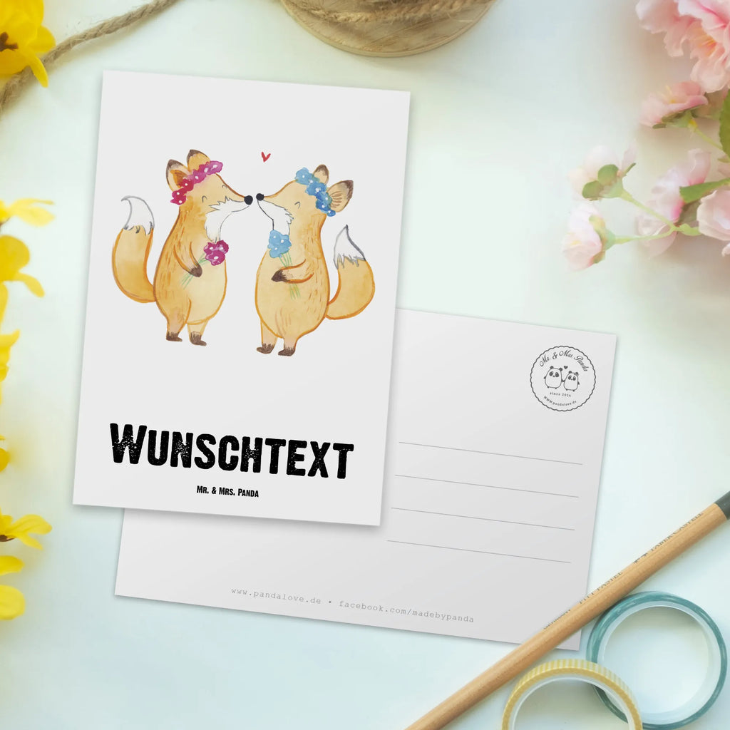 Personalisierte Postkarte Füchse Pärchen Lesbian Pride Postkarte mit Namen, Postkarte bedrucken, Postkarte mit Wunschtext, Postkarte personalisierbar, Geschenkkarte mit Namen, Grußkarte mit Namen, Karte mit Namen, Einladung mit Namen, Ansichtskarte mit Namen, Geschenkkarte mit Wunschtext, Grußkarte mit Wunschtext, Karte mit Wunschtext, Einladung mit Wunschtext, Ansichtskarte mit Wunschtext, Hochzeit, Hochzeitsgeschenk, Ehe, Hochzeitsfeier, Trauung, Trauungsgeschenk, Hochzeitskarte, Verlobungsfeier, Verlobungsgeschenk, Hochzeitsgeschenkideen, Hochzeitsgeschenke für Brautpaar