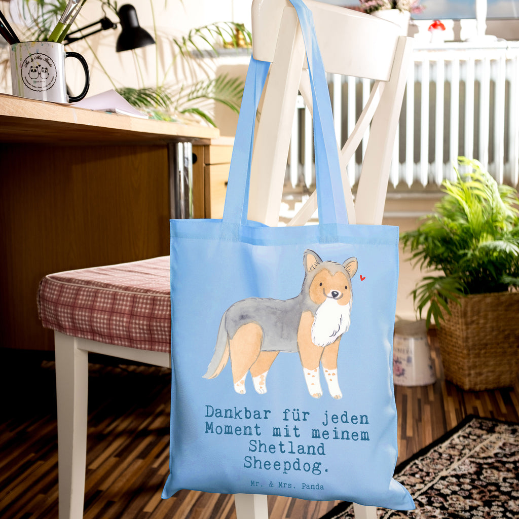 Tragetasche Shetland Sheepdog Moment Beuteltasche, Beutel, Einkaufstasche, Jutebeutel, Stoffbeutel, Tasche, Shopper, Umhängetasche, Strandtasche, Schultertasche, Stofftasche, Tragetasche, Badetasche, Jutetasche, Einkaufstüte, Laptoptasche, Hund, Hunderasse, Rassehund, Hundebesitzer, Geschenk, Tierfreund, Schenken, Welpe, Shetland Sheepdog, Sheltie