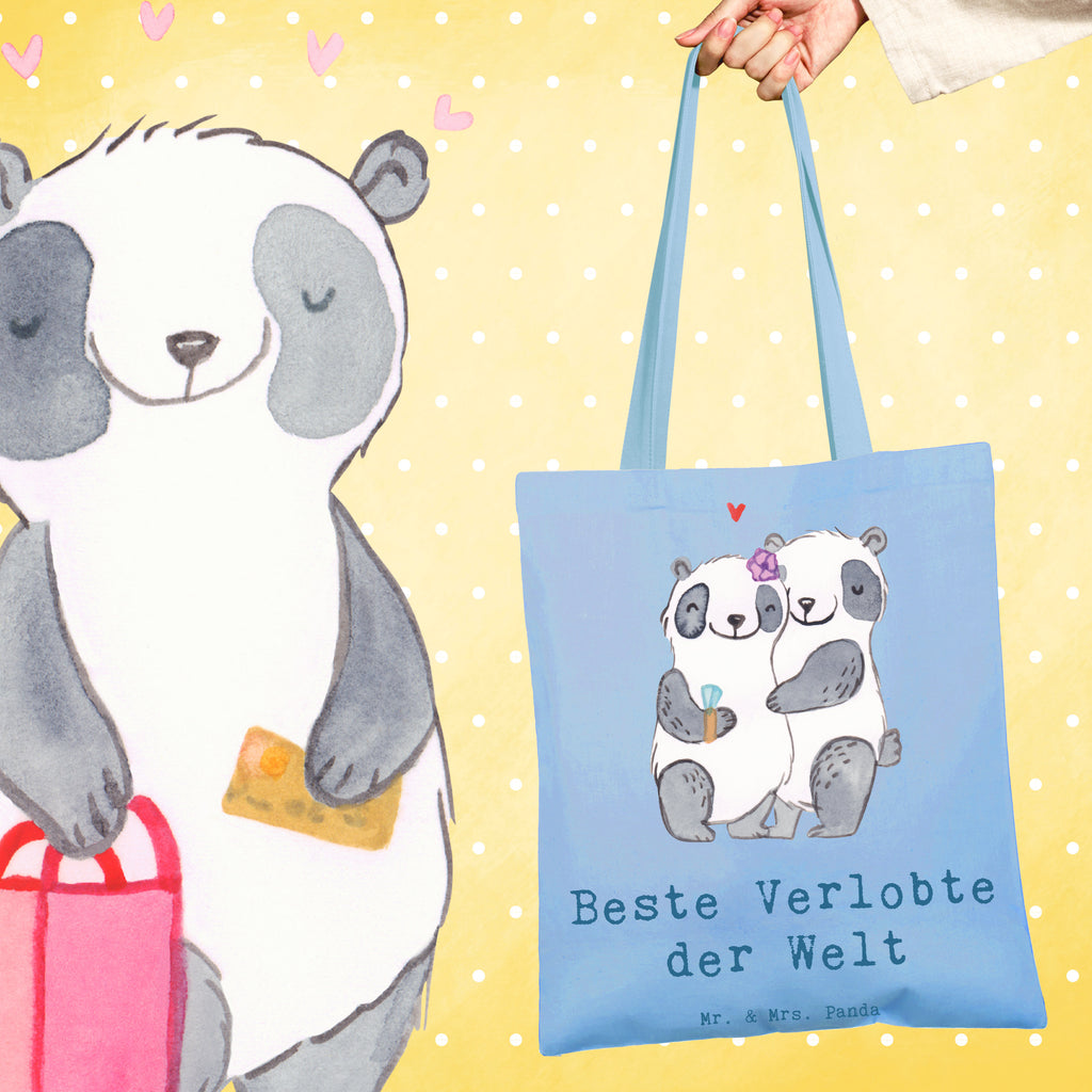 Tragetasche Panda Beste Verlobte der Welt Beuteltasche, Beutel, Einkaufstasche, Jutebeutel, Stoffbeutel, Tasche, Shopper, Umhängetasche, Strandtasche, Schultertasche, Stofftasche, Tragetasche, Badetasche, Jutetasche, Einkaufstüte, Laptoptasche, für, Dankeschön, Geschenk, Schenken, Geburtstag, Geburtstagsgeschenk, Geschenkidee, Danke, Bedanken, Mitbringsel, Freude machen, Geschenktipp, Verlobte, Verloben, Verlobung, Traumfrau, Frau, Freundin, Ehefrau, Zukünftige, Hochzeit, Ehe