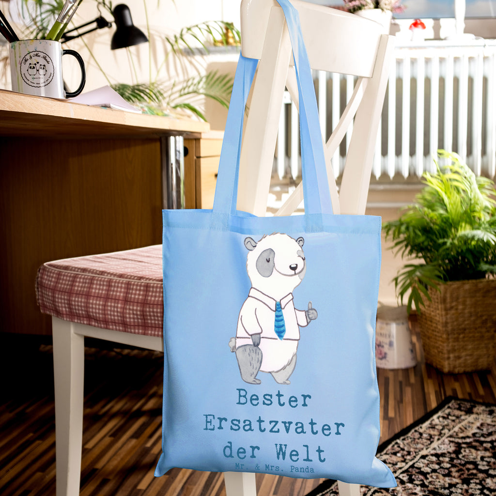 Tragetasche Panda Bester Ersatzvater der Welt Beuteltasche, Beutel, Einkaufstasche, Jutebeutel, Stoffbeutel, Tasche, Shopper, Umhängetasche, Strandtasche, Schultertasche, Stofftasche, Tragetasche, Badetasche, Jutetasche, Einkaufstüte, Laptoptasche, für, Dankeschön, Geschenk, Schenken, Geburtstag, Geburtstagsgeschenk, Geschenkidee, Danke, Bedanken, Mitbringsel, Freude machen, Geschenktipp, Bester, Ersatzvater, Ersatz, zweiter, Vater, Papa, Dad, Daddy, Paps, Papi, Vati, Eltern, Geschenk Vater, Mann, Familie, Kleinigkeit