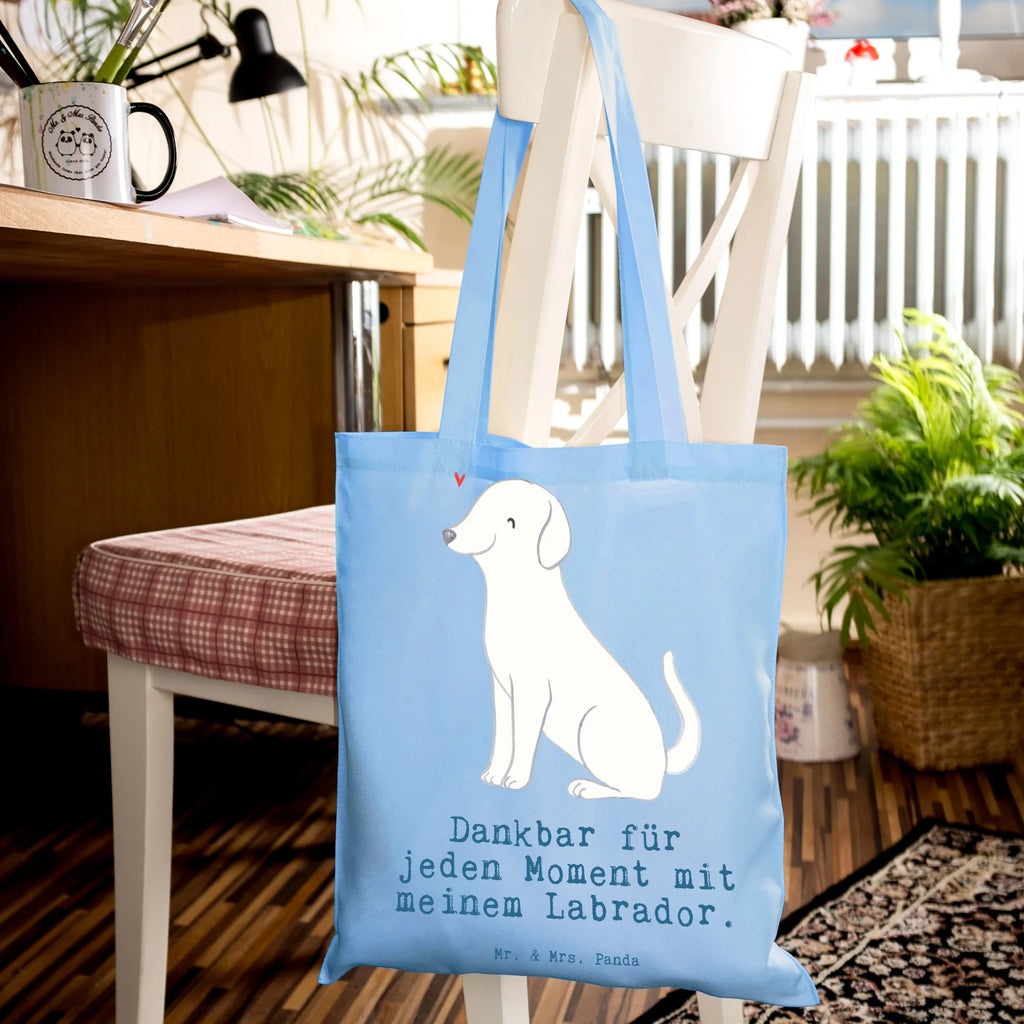 Tragetasche Labrador Moment Beuteltasche, Beutel, Einkaufstasche, Jutebeutel, Stoffbeutel, Tasche, Shopper, Umhängetasche, Strandtasche, Schultertasche, Stofftasche, Tragetasche, Badetasche, Jutetasche, Einkaufstüte, Laptoptasche, Hund, Hunderasse, Rassehund, Hundebesitzer, Geschenk, Tierfreund, Schenken, Welpe, Labrador