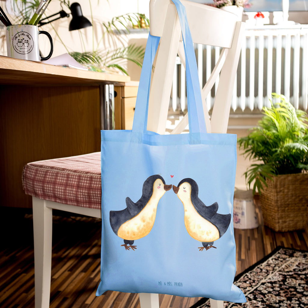 Tragetasche Pinguine Kuss Beuteltasche, Beutel, Einkaufstasche, Jutebeutel, Stoffbeutel, Tasche, Shopper, Umhängetasche, Strandtasche, Schultertasche, Stofftasche, Tragetasche, Badetasche, Jutetasche, Einkaufstüte, Laptoptasche, Liebe, Partner, Freund, Freundin, Ehemann, Ehefrau, Heiraten, Verlobung, Heiratsantrag, Liebesgeschenk, Jahrestag, Hocheitstag, Valentinstag, Geschenk für Frauen, Hochzeitstag, Mitbringsel, Geschenk für Freundin, Geschenk für Partner, Liebesbeweis, für Männer, für Ehemann