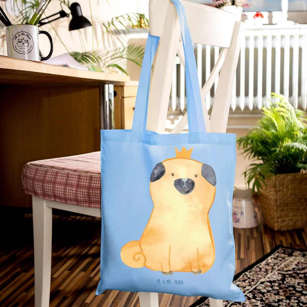 Tragetasche Mops Krone Beuteltasche, Beutel, Einkaufstasche, Jutebeutel, Stoffbeutel, Tasche, Shopper, Umhängetasche, Strandtasche, Schultertasche, Stofftasche, Tragetasche, Badetasche, Jutetasche, Einkaufstüte, Laptoptasche, Hund, Hundemotiv, Haustier, Hunderasse, Tierliebhaber, Hundebesitzer, Sprüche, Mops, allergisch, kinderlos, Hausregel, Hundebesitzer. Spruch, lustig