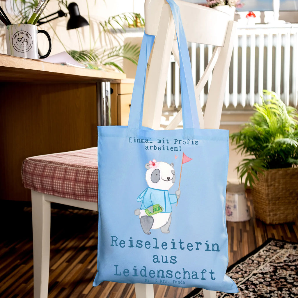 Tragetasche Reiseleiterin aus Leidenschaft Beuteltasche, Beutel, Einkaufstasche, Jutebeutel, Stoffbeutel, Tasche, Shopper, Umhängetasche, Strandtasche, Schultertasche, Stofftasche, Tragetasche, Badetasche, Jutetasche, Einkaufstüte, Laptoptasche, Beruf, Ausbildung, Jubiläum, Abschied, Rente, Kollege, Kollegin, Geschenk, Schenken, Arbeitskollege, Mitarbeiter, Firma, Danke, Dankeschön