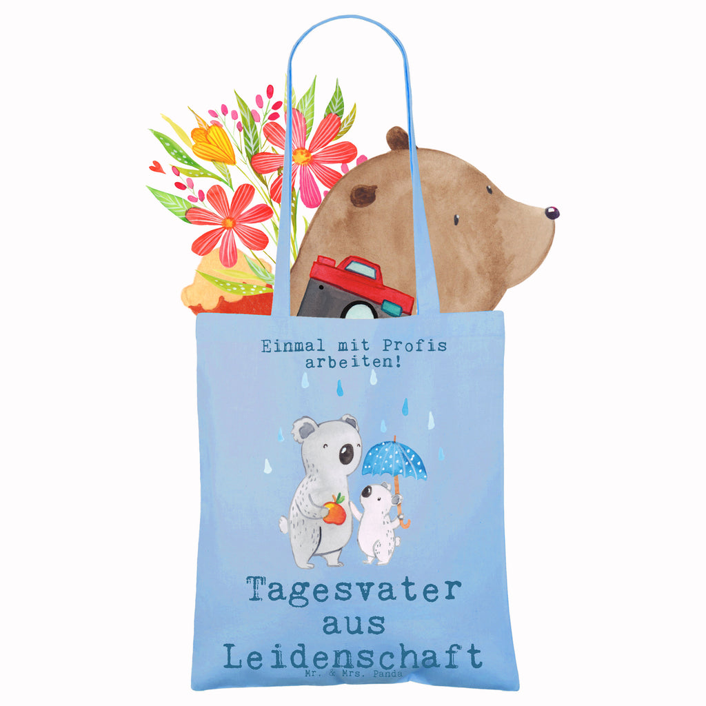 Tragetasche Tagesvater aus Leidenschaft Beuteltasche, Beutel, Einkaufstasche, Jutebeutel, Stoffbeutel, Tasche, Shopper, Umhängetasche, Strandtasche, Schultertasche, Stofftasche, Tragetasche, Badetasche, Jutetasche, Einkaufstüte, Laptoptasche, Beruf, Ausbildung, Jubiläum, Abschied, Rente, Kollege, Kollegin, Geschenk, Schenken, Arbeitskollege, Mitarbeiter, Firma, Danke, Dankeschön