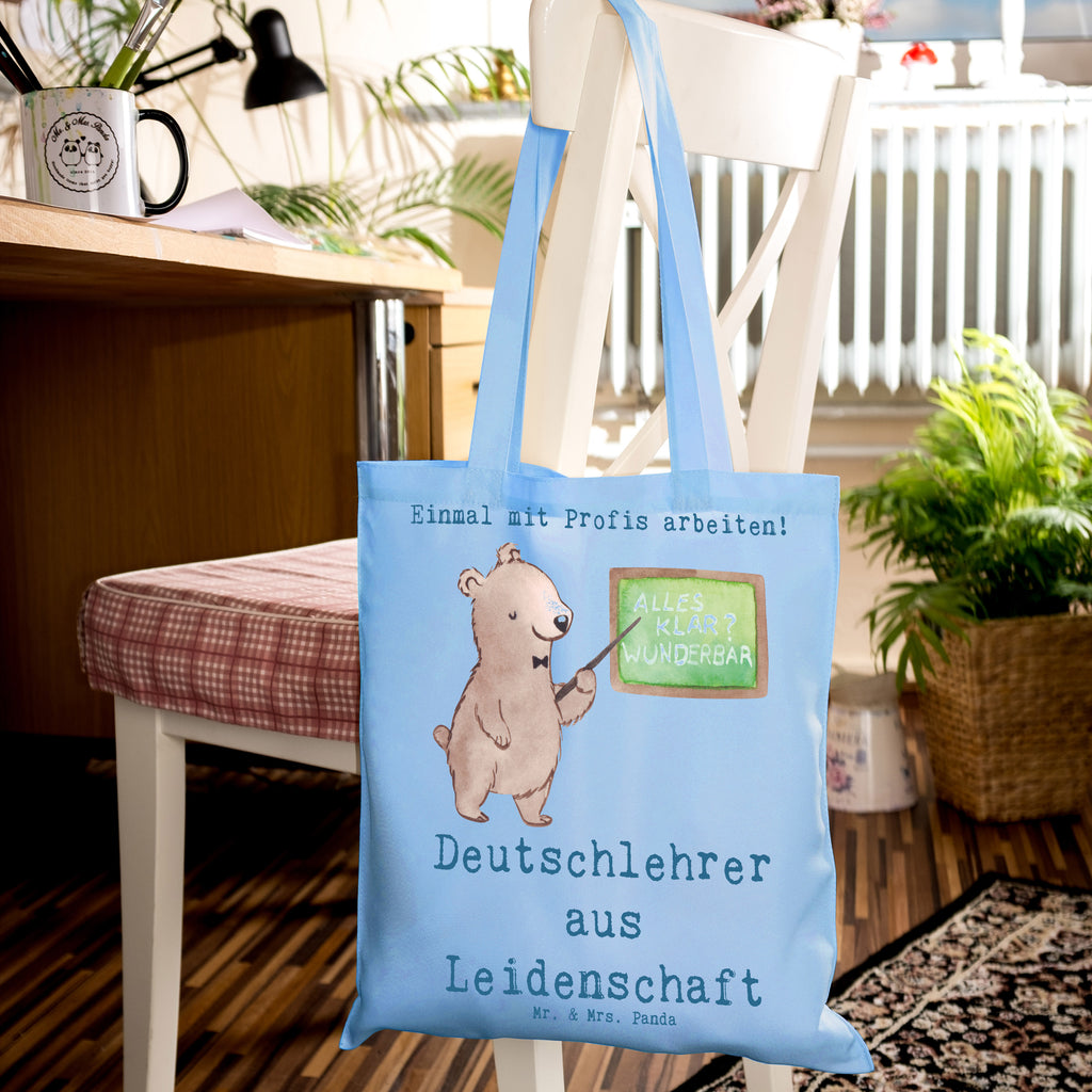 Tragetasche Deutschlehrer aus Leidenschaft Beuteltasche, Beutel, Einkaufstasche, Jutebeutel, Stoffbeutel, Tasche, Shopper, Umhängetasche, Strandtasche, Schultertasche, Stofftasche, Tragetasche, Badetasche, Jutetasche, Einkaufstüte, Laptoptasche, Beruf, Ausbildung, Jubiläum, Abschied, Rente, Kollege, Kollegin, Geschenk, Schenken, Arbeitskollege, Mitarbeiter, Firma, Danke, Dankeschön, Deutschlehrer, Deutschunterricht, Schule, Grundschule