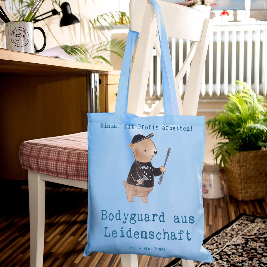 Tragetasche Bodyguard aus Leidenschaft Beuteltasche, Beutel, Einkaufstasche, Jutebeutel, Stoffbeutel, Tasche, Shopper, Umhängetasche, Strandtasche, Schultertasche, Stofftasche, Tragetasche, Badetasche, Jutetasche, Einkaufstüte, Laptoptasche, Beruf, Ausbildung, Jubiläum, Abschied, Rente, Kollege, Kollegin, Geschenk, Schenken, Arbeitskollege, Mitarbeiter, Firma, Danke, Dankeschön, Bodyguard, Personenschützer