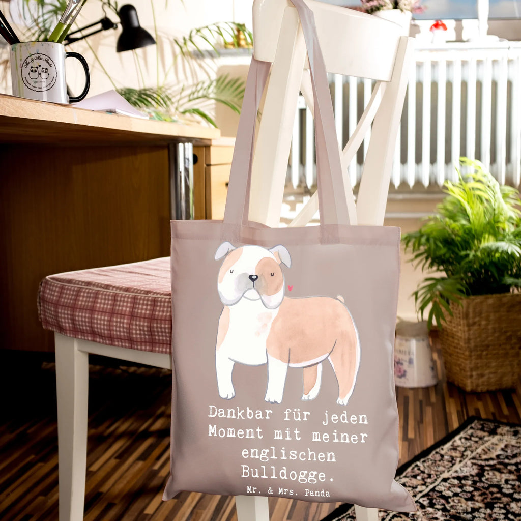 Tragetasche Englische Bulldogge Moment Beuteltasche, Beutel, Einkaufstasche, Jutebeutel, Stoffbeutel, Tasche, Shopper, Umhängetasche, Strandtasche, Schultertasche, Stofftasche, Tragetasche, Badetasche, Jutetasche, Einkaufstüte, Laptoptasche, Hund, Hunderasse, Rassehund, Hundebesitzer, Geschenk, Tierfreund, Schenken, Welpe, Englische Bulldogge, English Bulldog