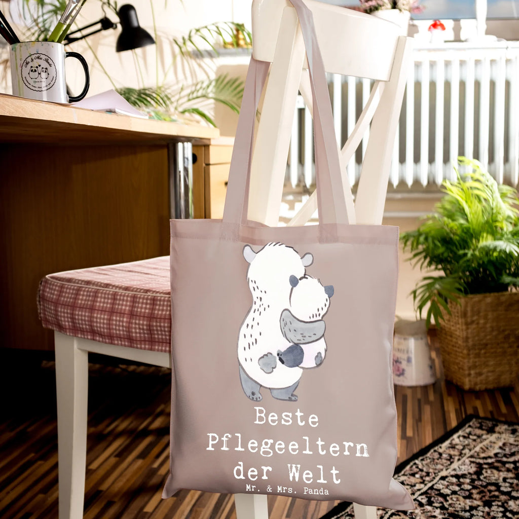 Tragetasche Panda Beste Pflegeeltern der Welt Beuteltasche, Beutel, Einkaufstasche, Jutebeutel, Stoffbeutel, Tasche, Shopper, Umhängetasche, Strandtasche, Schultertasche, Stofftasche, Tragetasche, Badetasche, Jutetasche, Einkaufstüte, Laptoptasche, für, Dankeschön, Geschenk, Schenken, Geburtstag, Geburtstagsgeschenk, Geschenkidee, Danke, Bedanken, Mitbringsel, Freude machen, Geschenktipp, Pflegeeltern, Pflegekind, Adoption, Eltern, Mama, Papa, Mami, Papi, Familie, Elternpaar, Mama und Papa