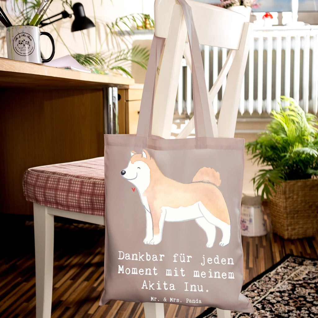 Tragetasche Akita Inu Moment Beuteltasche, Beutel, Einkaufstasche, Jutebeutel, Stoffbeutel, Tasche, Shopper, Umhängetasche, Strandtasche, Schultertasche, Stofftasche, Tragetasche, Badetasche, Jutetasche, Einkaufstüte, Laptoptasche, Hund, Hunderasse, Rassehund, Hundebesitzer, Geschenk, Tierfreund, Schenken, Welpe, Akita Ken, Japanischer Akita, Akita-Inu, Akita Inu