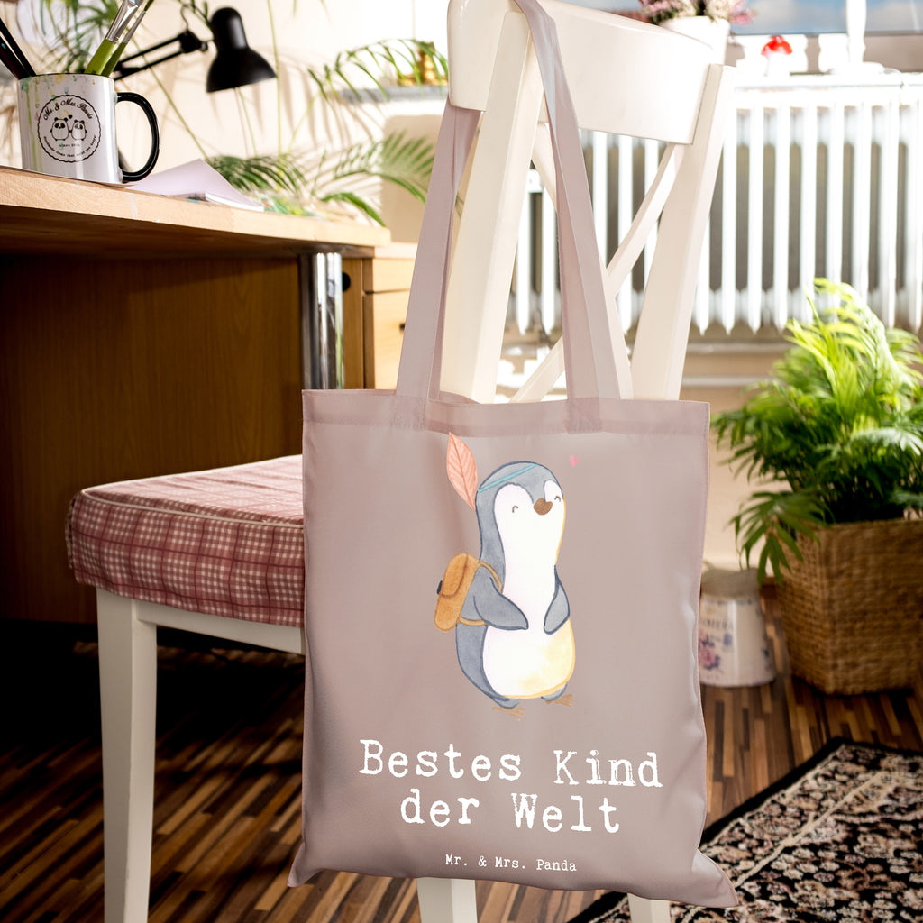 Tragetasche Pinguin Bestes Kind der Welt Beuteltasche, Beutel, Einkaufstasche, Jutebeutel, Stoffbeutel, Tasche, Shopper, Umhängetasche, Strandtasche, Schultertasche, Stofftasche, Tragetasche, Badetasche, Jutetasche, Einkaufstüte, Laptoptasche, für, Dankeschön, Geschenk, Schenken, Geburtstag, Geburtstagsgeschenk, Geschenkidee, Danke, Bedanken, Mitbringsel, Freude machen, Geschenktipp, Kinder, Kind, Kid, Kids, Kiddy, Bestes, Tochter, Sohn, Nachwuchs, Geburt, Liebling, Taufe