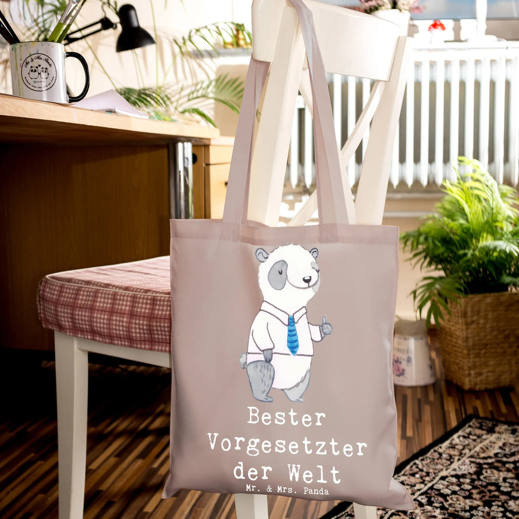 Tragetasche Panda Bester Vorgesetzter der Welt Beuteltasche, Beutel, Einkaufstasche, Jutebeutel, Stoffbeutel, Tasche, Shopper, Umhängetasche, Strandtasche, Schultertasche, Stofftasche, Tragetasche, Badetasche, Jutetasche, Einkaufstüte, Laptoptasche, für, Dankeschön, Geschenk, Schenken, Geburtstag, Geburtstagsgeschenk, Geschenkidee, Danke, Bedanken, Mitbringsel, Freude machen, Geschenktipp, Chef, Boss, Abschiedsgeschenk, Abteilungsleiter, Kollege, Vorgesetzter, Vorgesetzte, Arbeit, Leiter, Arbeitgeber, Führungskraft