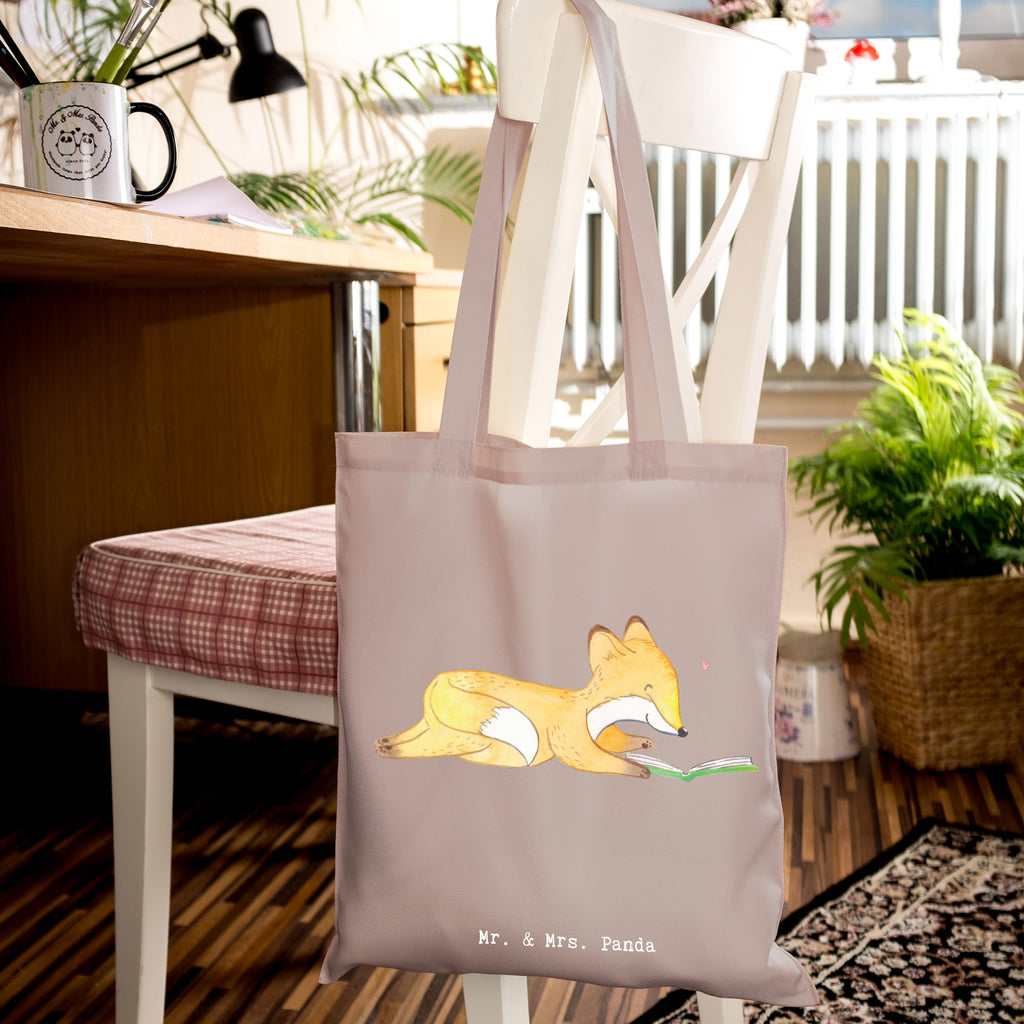 Tragetasche Fuchs Lesen Medizin Beuteltasche, Beutel, Einkaufstasche, Jutebeutel, Stoffbeutel, Tasche, Shopper, Umhängetasche, Strandtasche, Schultertasche, Stofftasche, Tragetasche, Badetasche, Jutetasche, Einkaufstüte, Laptoptasche, Geschenk, Sport, Sportart, Hobby, Schenken, Danke, Dankeschön, Auszeichnung, Gewinn, Sportler, lesen, Bücher lesen, Bücherwurm