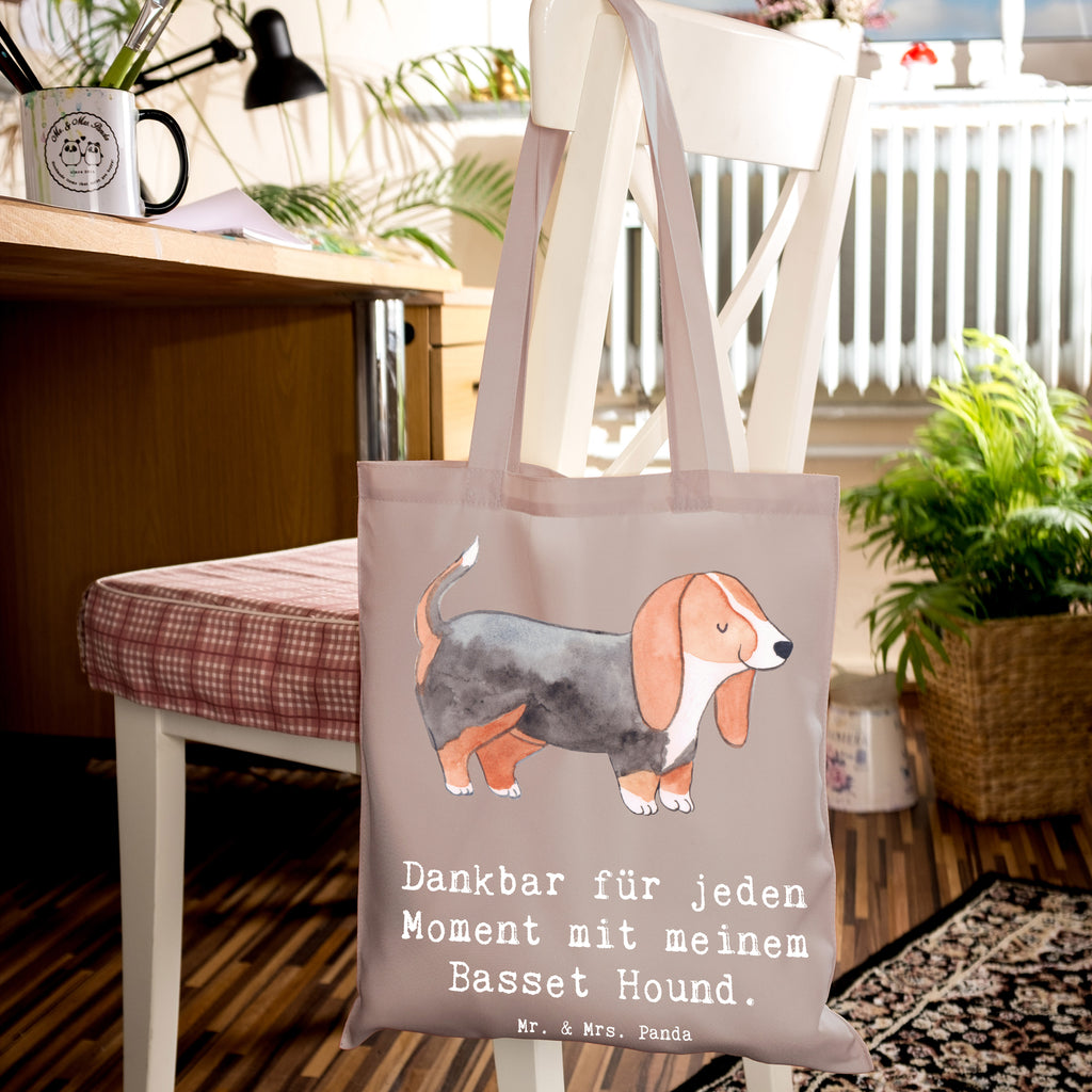 Tragetasche Basset Hound Moment Beuteltasche, Beutel, Einkaufstasche, Jutebeutel, Stoffbeutel, Tasche, Shopper, Umhängetasche, Strandtasche, Schultertasche, Stofftasche, Tragetasche, Badetasche, Jutetasche, Einkaufstüte, Laptoptasche, Hund, Hunderasse, Rassehund, Hundebesitzer, Geschenk, Tierfreund, Schenken, Welpe, Basset Hound, Basset