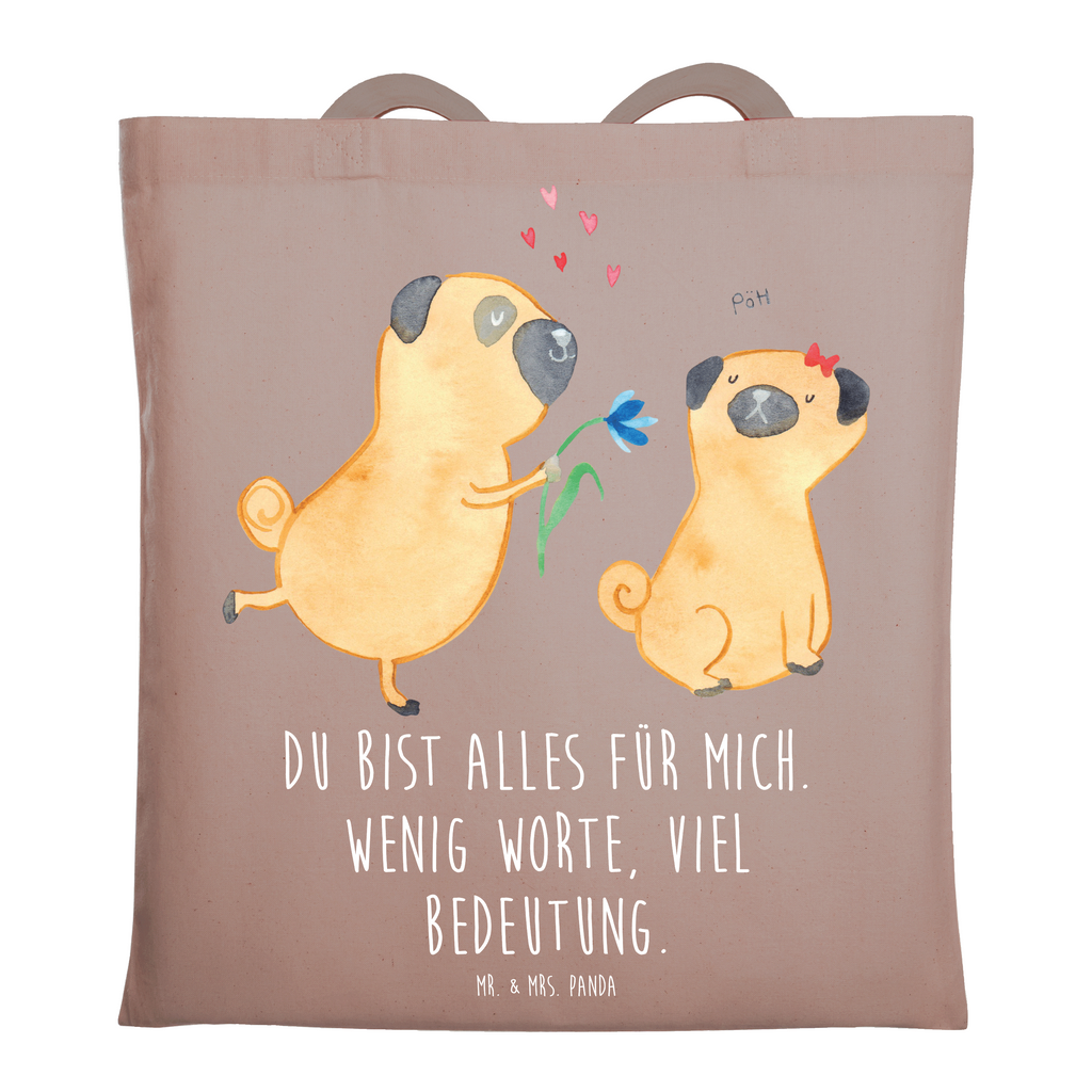 Tragetasche Mops Verliebt Beuteltasche, Beutel, Einkaufstasche, Jutebeutel, Stoffbeutel, Tasche, Shopper, Umhängetasche, Strandtasche, Schultertasche, Stofftasche, Tragetasche, Badetasche, Jutetasche, Einkaufstüte, Laptoptasche, Hund, Hundemotiv, Haustier, Hunderasse, Tierliebhaber, Hundebesitzer, Sprüche, Mops, Möpse, Hundeliebe, verliebt, Liebe, Liebesspruch. Verlobt, Geschenk Freund, Partner