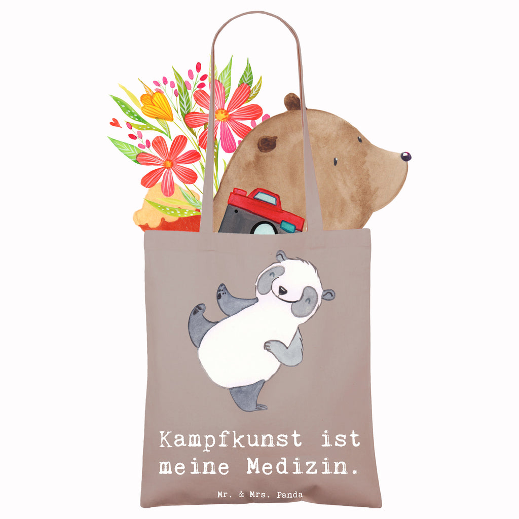 Tragetasche Panda Kampfkunst Beuteltasche, Beutel, Einkaufstasche, Jutebeutel, Stoffbeutel, Tasche, Shopper, Umhängetasche, Strandtasche, Schultertasche, Stofftasche, Tragetasche, Badetasche, Jutetasche, Einkaufstüte, Laptoptasche, Geschenk, Sport, Sportart, Hobby, Schenken, Danke, Dankeschön, Auszeichnung, Gewinn, Sportler, Kampfkunst, Kampfsportarten, Selbstverteidigung