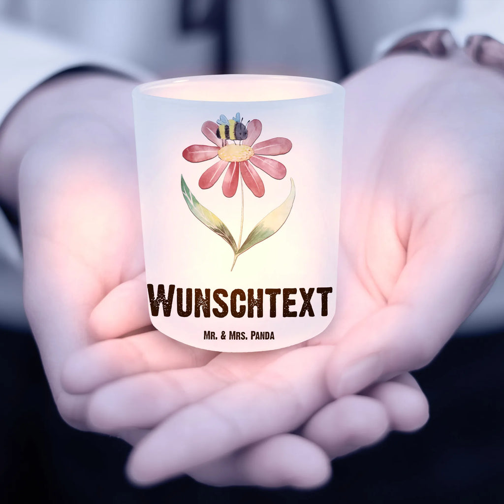 Personalisiertes Windlicht Hummel Blume Personalisiertes Windlicht, Personalisiertes Windlicht Glas, Personalisiertes Teelichtglas, Personalisierter Teelichthalter, Personalisiertes Kerzenglas, Personalisierte Kerze, Personalisiertes Teelicht, Windlicht mit Namen, Windlicht Glas mit Namen, Teelichtglas mit Namen, Teelichthalter mit Namen, Teelichter mit Namen, Kerzenglas mit Namen, Kerze mit Namen, Teelicht mit Namen, Namenspersonalisierung, Name, selbst gestalten, Wunschtext, Bedrucken, Tiermotive, Gute Laune, lustige Sprüche, Tiere, Hummel, Blume, Wespe, Flauschig, Natur, Feld, Hummeln, Biene