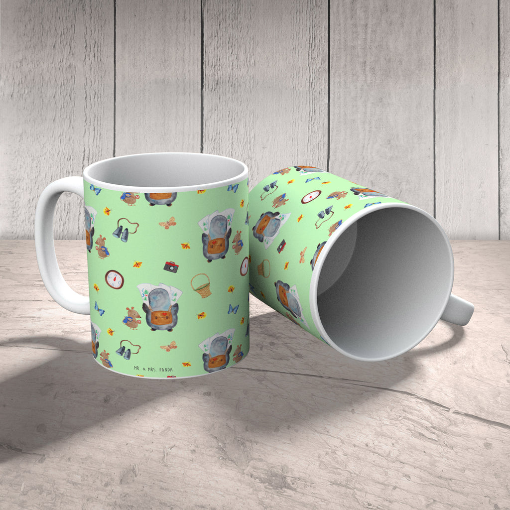 Tasse Pinguin & Maus Wanderer Muster Tasse, Kaffeetasse, Teetasse, Becher, Kaffeebecher, Teebecher, Keramiktasse, Porzellantasse, Büro Tasse, Geschenk Tasse, Tasse Sprüche, Tasse Motive, Kaffeetassen, Tasse bedrucken, Designer Tasse, Cappuccino Tassen, Schöne Teetassen, Pinguin, Pinguine, Abenteurer, Abenteuer, Roadtrip, Ausflug, Wanderlust, wandern