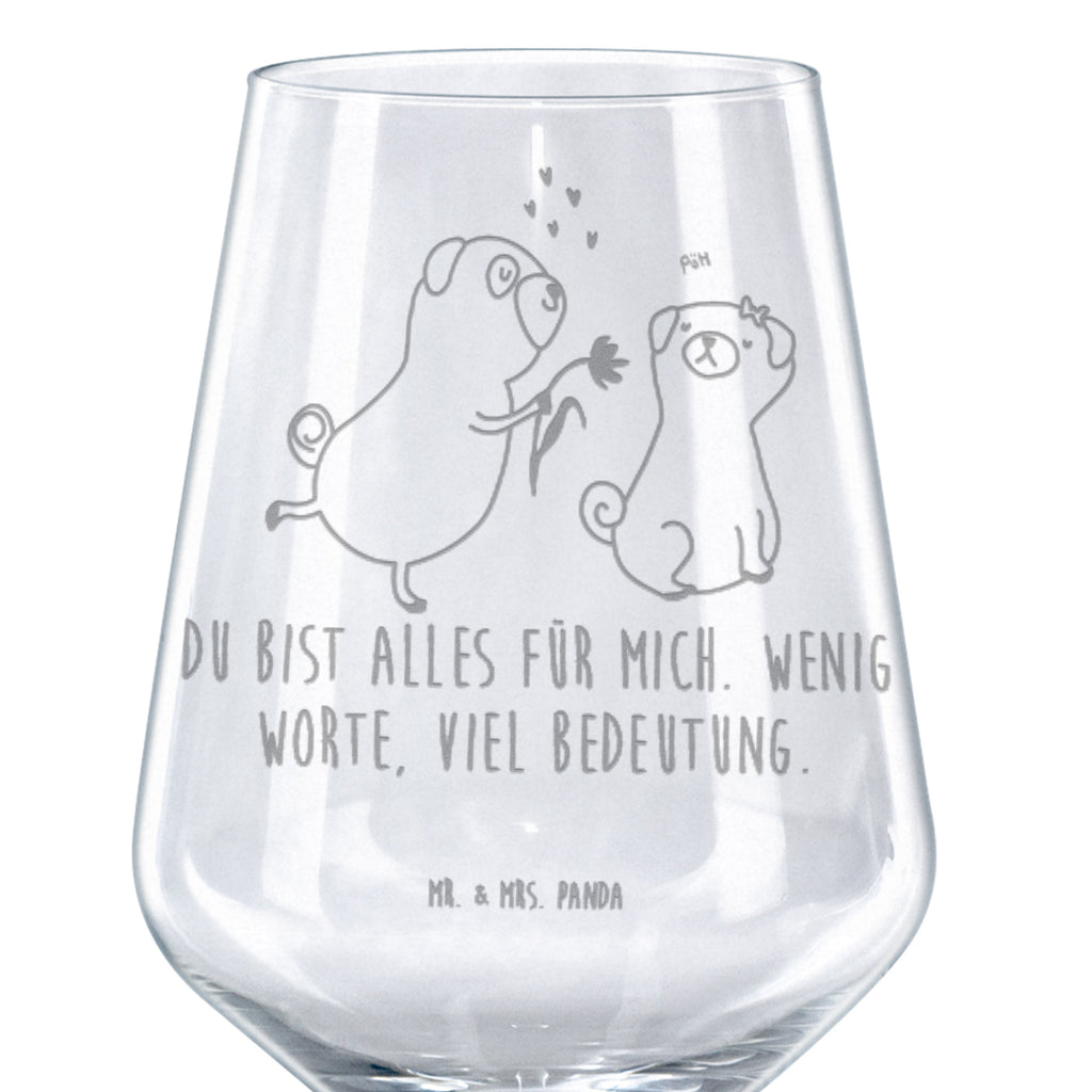 Rotwein Glas Mops verliebt Rotweinglas, Weinglas, Rotwein Glas, Weinglas mit Gravur, Geschenk für Weinliebhaber, Spülmaschinenfeste Weingläser, Hochwertige Weinaccessoires, Hund, Hundemotiv, Haustier, Hunderasse, Tierliebhaber, Hundebesitzer, Sprüche, Mops, Möpse, Hundeliebe, verliebt, Liebe, Liebesspruch. Verlobt, Geschenk Freund, Partner