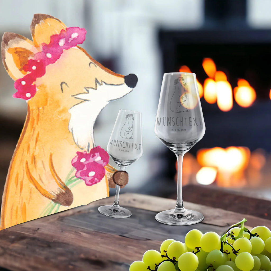 Personalisiertes Weißwein Glas Pinguin Blumenkranz Personalisiertes Weißweinglas, Personalisiertes Weinglas, Personalisiertes Weißwein Glas, Personalisiertes Weinglas mit Gravur, Personalisiertes Geschenk für Weinliebhaber, Personalisierte Spülmaschinenfeste Weingläser, Personalisierte Weinaccessoires, Weißweinglas mit Namen, Weinglas mit Namen, Weißwein Glas mit Namen, Weinglas mit Gravur mit Namen, Geschenk für Weinliebhaber mit Namen, Spülmaschinenfeste Weingläser mit Namen, Hochwertige Weinaccessoires mit Namen, Pinguin, Pinguine, Blumenkranz, Universum, Leben, Wünsche, Ziele, Lebensziele, Motivation, Lebenslust, Liebeskummer, Geschenkidee