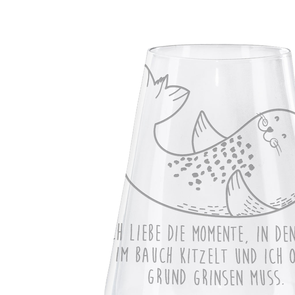 Weißwein Glas Robbe liegend Weißweinglas, Weinglas, Weißwein Glas, Weinglas mit Gravur, Geschenk für Weinliebhaber, Spülmaschinenfeste Weingläser, Hochwertige Weinaccessoires, Tiermotive, Gute Laune, lustige Sprüche, Tiere, Robbe, Robben, Seehund, Strand, Meerestier, Ostsee, Nordsee, Lachen, Freude