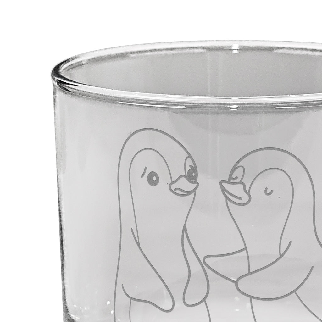 Whiskey Glas Pinguine trösten Whiskeylgas, Whiskey Glas, Whiskey Glas mit Gravur, Whiskeyglas mit Spruch, Whiskey Glas mit Sprüchen, Whiskygläser, Whisky Gläser, Whiskey Tumbler, Whiskyglas mit Gravur, Gravur Whiskyglas, Edle Whiskygläser, Liebe, Partner, Freund, Freundin, Ehemann, Ehefrau, Heiraten, Verlobung, Heiratsantrag, Liebesgeschenk, Jahrestag, Hocheitstag, Valentinstag, Geschenk für Frauen, Hochzeitstag, Mitbringsel, Geschenk für Freundin, Geschenk für Partner, Liebesbeweis, für Männer, für Ehemann