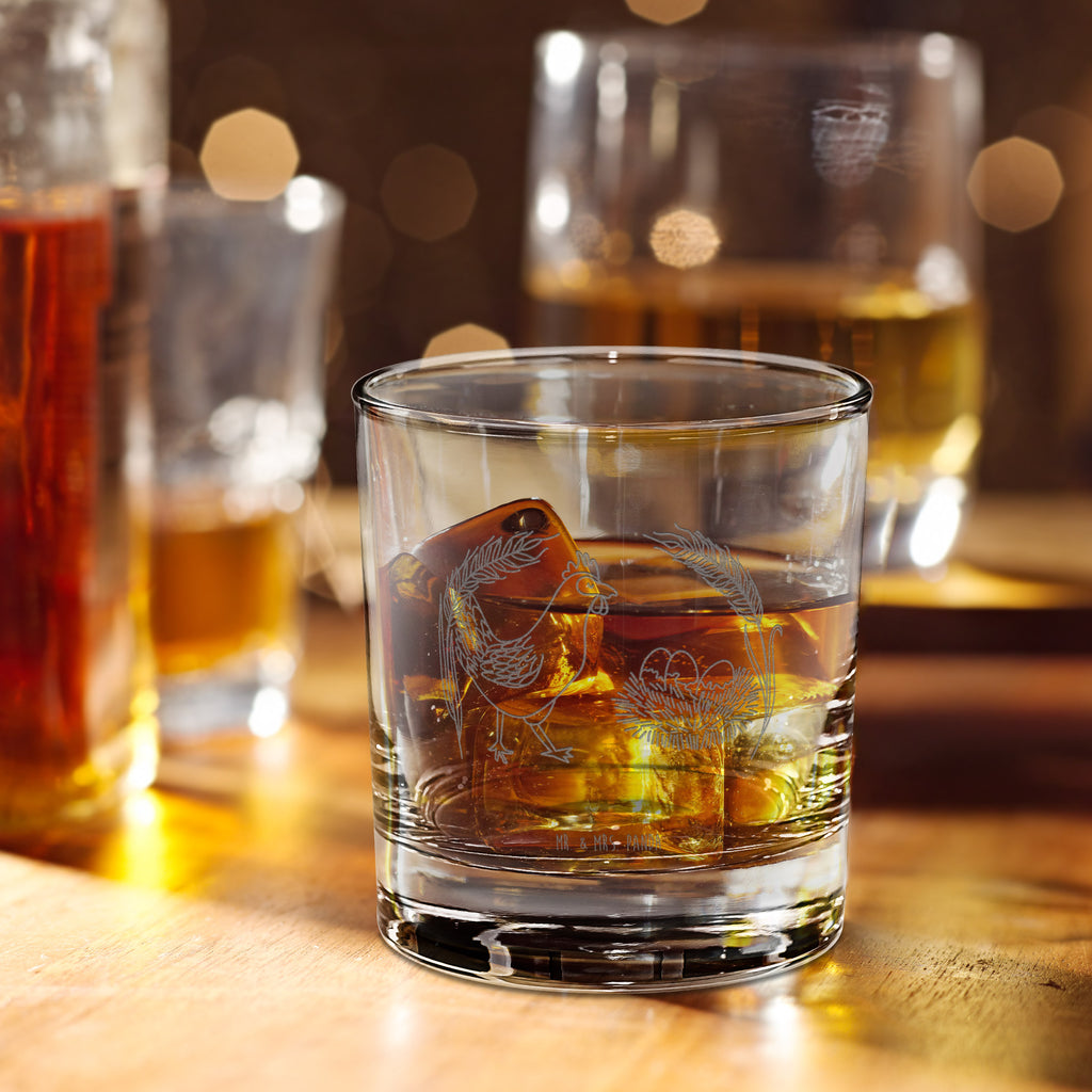 Whiskey Glas Huhn stolz Whiskeylgas, Whiskey Glas, Whiskey Glas mit Gravur, Whiskeyglas mit Spruch, Whiskey Glas mit Sprüchen, Whiskygläser, Whisky Gläser, Whiskey Tumbler, Whiskyglas mit Gravur, Gravur Whiskyglas, Edle Whiskygläser, Bauernhof, Hoftiere, Landwirt, Landwirtin, Hahn, Henne, Hühner, Eier, Hof, Landleben, Motivation, Geburt, Magie, Spruch, Schwangerschaft