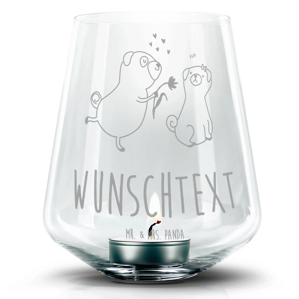 Personalisiertes Gravur Windlicht Mops Verliebt Personalisiertes Windlicht Glas, Personalisiertes Teelichtglas, Personalisierter Teelichthalter, Personalisiertes Teelichter, Personalisiertes Kerzenglas, Personalisierte Windlicht Kerze, Personalisiertes Kerzenlicht, Personalisiertes Windlicht mit Gravur, Personalisierte Teelicht Glas mit Gravur, Personalisierte Kerzenglas mit Gravur, Windlicht mit Namen, Kerze mit Namen, Hund, Hundemotiv, Haustier, Hunderasse, Tierliebhaber, Hundebesitzer, Sprüche, Mops, Möpse, Hundeliebe, verliebt, Liebe, Liebesspruch. Verlobt, Geschenk Freund, Partner