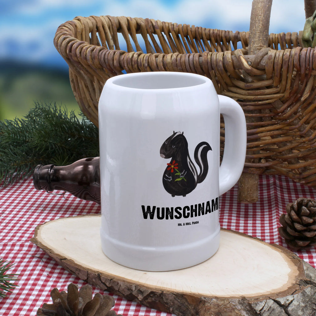 Personalisierter Bierkrug Stinktier Blume Bierkrug mit Namen, Bierkrug personalisieren, Bierglas mit Namen, Personalisierung, Bedrucken, Stinktier, Skunk, Wildtier, Raubtier, Stinker, Stinki, Tagträumer, verträumt, Dreams, Träume