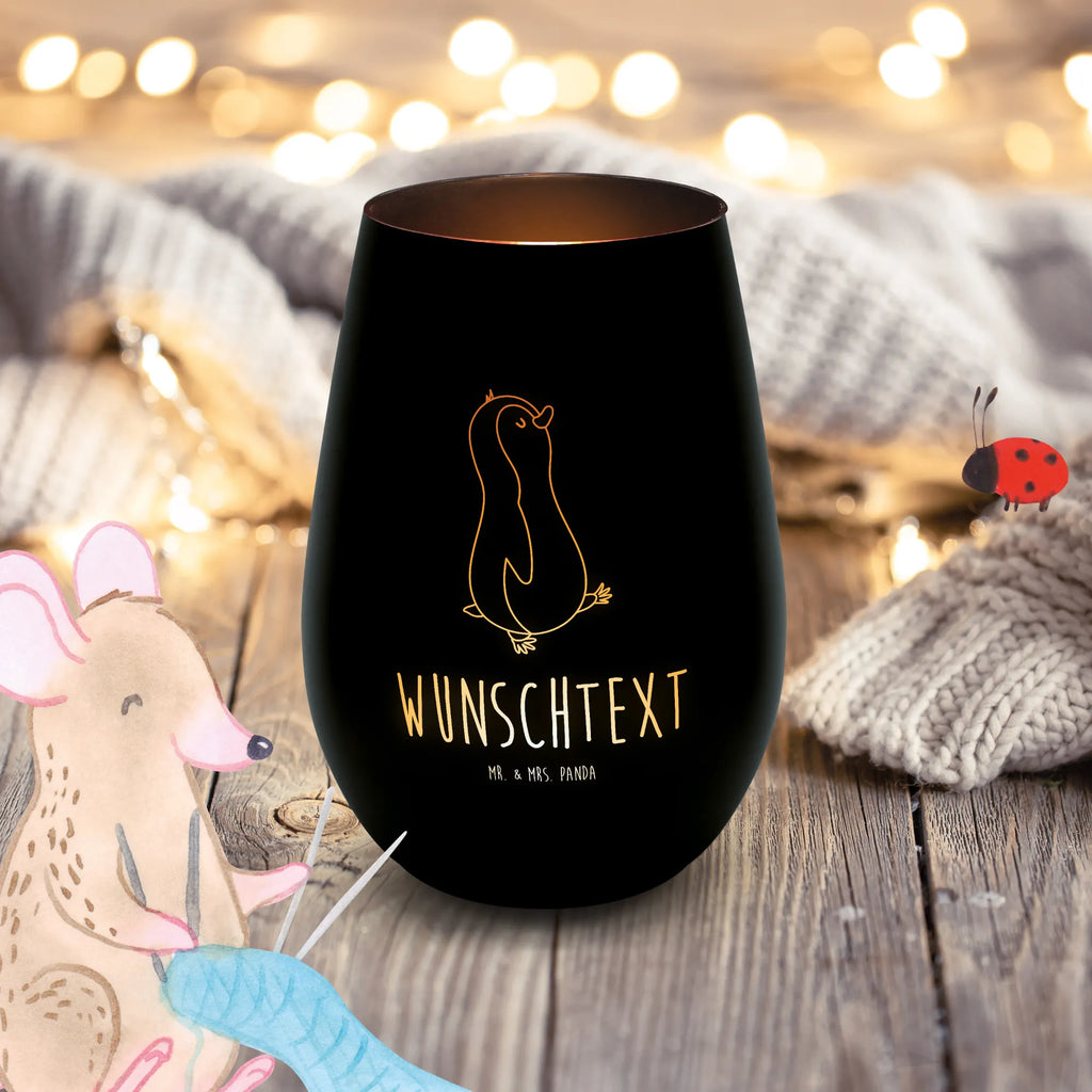 Gold Windlicht Personalisiert Pinguin marschieren Personalisiertes Windlicht, Personalisiertes Teelicht, Personalisiertes Graviertes Windlicht, Personalisiertes Windlicht Gravur, Personalisierte Kerze, Personalisiertes Windlicht aus Glas, Personalisiertes Teelicht aus Glas, Personalisiertes Windlicht mit Namen, Teelicht mit Namen, Graviertes Windlicht mit Namen, Windlicht Gravur mit Namen, Kerze mit Namen, Windlicht aus Glas mit Namen, Teelicht aus Glas mit Namen, Wunschtext, Personalisierbar, Selbst gestalten, Pinguin, Pinguine, Frühaufsteher, Langschläfer, Bruder, Schwester, Familie