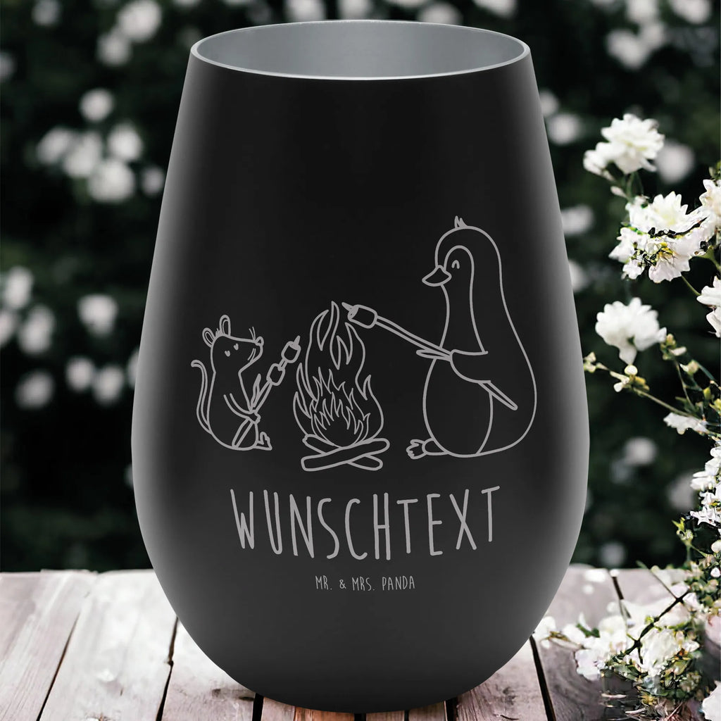 Gold Windlicht Personalisiert Pinguin Lagerfeuer Personalisiertes Windlicht, Personalisiertes Teelicht, Personalisiertes Graviertes Windlicht, Personalisiertes Windlicht Gravur, Personalisierte Kerze, Personalisiertes Windlicht aus Glas, Personalisiertes Teelicht aus Glas, Personalisiertes Windlicht mit Namen, Teelicht mit Namen, Graviertes Windlicht mit Namen, Windlicht Gravur mit Namen, Kerze mit Namen, Windlicht aus Glas mit Namen, Teelicht aus Glas mit Namen, Wunschtext, Personalisierbar, Selbst gestalten, Pinguin, Maus, Pinguine, Lagerfeuer, Leben, Arbeit, Job, Motivation, Büro, Büroalltag, Lebensspruch, Lebensmotivation, Neustart, Liebe, grillen, Feuer, Marshmallows