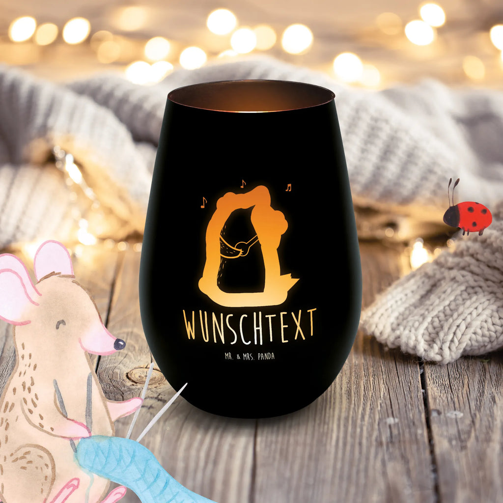 Gold Windlicht Personalisiert Bär Lied Personalisiertes Windlicht, Personalisiertes Teelicht, Personalisiertes Graviertes Windlicht, Personalisiertes Windlicht Gravur, Personalisierte Kerze, Personalisiertes Windlicht aus Glas, Personalisiertes Teelicht aus Glas, Personalisiertes Windlicht mit Namen, Teelicht mit Namen, Graviertes Windlicht mit Namen, Windlicht Gravur mit Namen, Kerze mit Namen, Windlicht aus Glas mit Namen, Teelicht aus Glas mit Namen, Wunschtext, Personalisierbar, Selbst gestalten, Bär, Teddy, Teddybär, Bärchen, Bear, Liebeslied, Lied, Song, Valentinstag, Valentine, Geschenk, Partner, Liebe, Freundin, Frau, Herz, Spruch