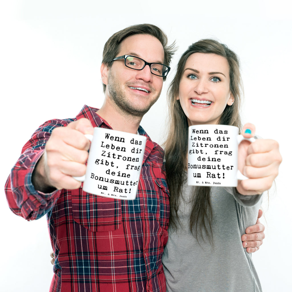 Tasse Wenn das Leben dir Zitronen gibt, frag deine Bonusmutter um Rat! Tasse, Kaffeetasse, Teetasse, Becher, Kaffeebecher, Teebecher, Keramiktasse, Porzellantasse, Büro Tasse, Geschenk Tasse, Tasse Sprüche, Tasse Motive, Kaffeetassen, Tasse bedrucken, Designer Tasse, Cappuccino Tassen, Schöne Teetassen, Familie, Vatertag, Muttertag, Bruder, Schwester, Mama, Papa, Oma, Opa