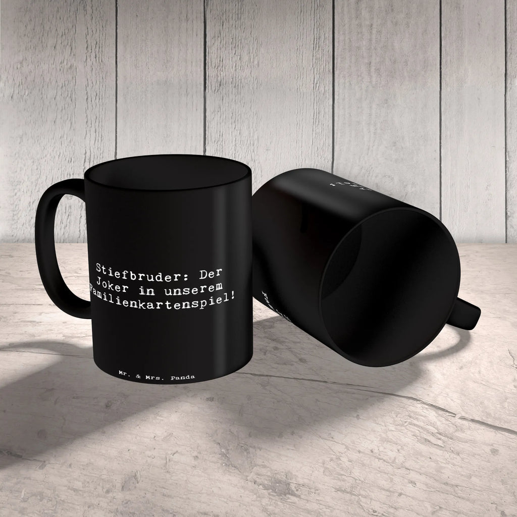 Tasse Spruch Stiefbruder: Der Joker in unserem Familienkartenspiel! Tasse, Kaffeetasse, Teetasse, Becher, Kaffeebecher, Teebecher, Keramiktasse, Porzellantasse, Büro Tasse, Geschenk Tasse, Tasse Sprüche, Tasse Motive, Kaffeetassen, Tasse bedrucken, Designer Tasse, Cappuccino Tassen, Schöne Teetassen, Familie, Vatertag, Muttertag, Bruder, Schwester, Mama, Papa, Oma, Opa