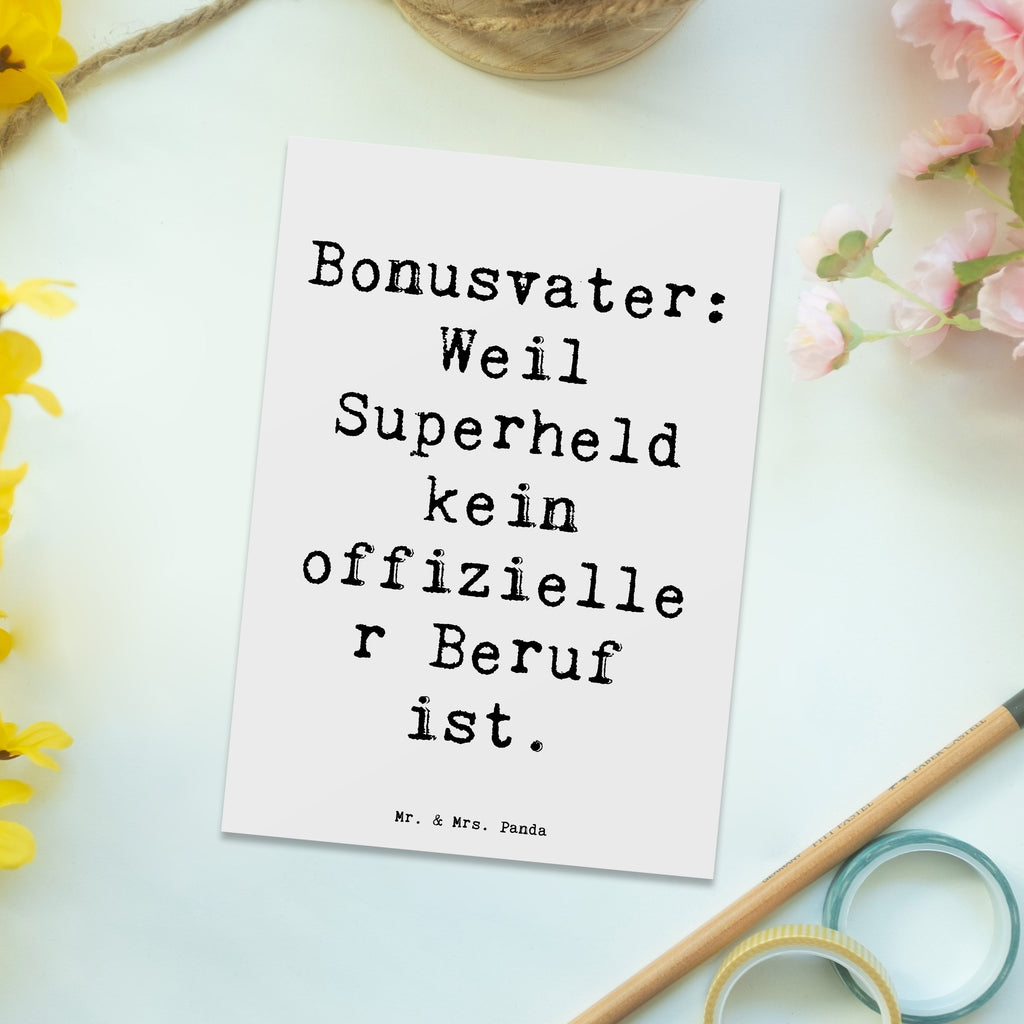 Postkarte Spruch Bonusvater Superheld Postkarte, Karte, Geschenkkarte, Grußkarte, Einladung, Ansichtskarte, Geburtstagskarte, Einladungskarte, Dankeskarte, Ansichtskarten, Einladung Geburtstag, Einladungskarten Geburtstag, Familie, Vatertag, Muttertag, Bruder, Schwester, Mama, Papa, Oma, Opa