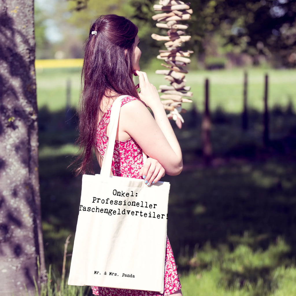 Tragetasche Spruch Onkel: Professioneller Taschengeldverteiler! Beuteltasche, Beutel, Einkaufstasche, Jutebeutel, Stoffbeutel, Tasche, Shopper, Umhängetasche, Strandtasche, Schultertasche, Stofftasche, Tragetasche, Badetasche, Jutetasche, Einkaufstüte, Laptoptasche, Familie, Vatertag, Muttertag, Bruder, Schwester, Mama, Papa, Oma, Opa