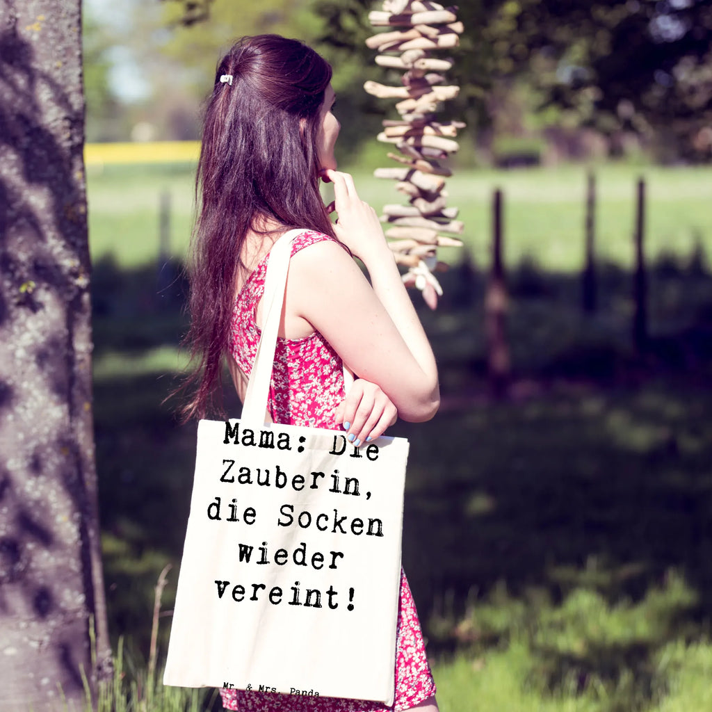 Tragetasche Spruch Mama Zauberin Beuteltasche, Beutel, Einkaufstasche, Jutebeutel, Stoffbeutel, Tasche, Shopper, Umhängetasche, Strandtasche, Schultertasche, Stofftasche, Tragetasche, Badetasche, Jutetasche, Einkaufstüte, Laptoptasche, Familie, Vatertag, Muttertag, Bruder, Schwester, Mama, Papa, Oma, Opa