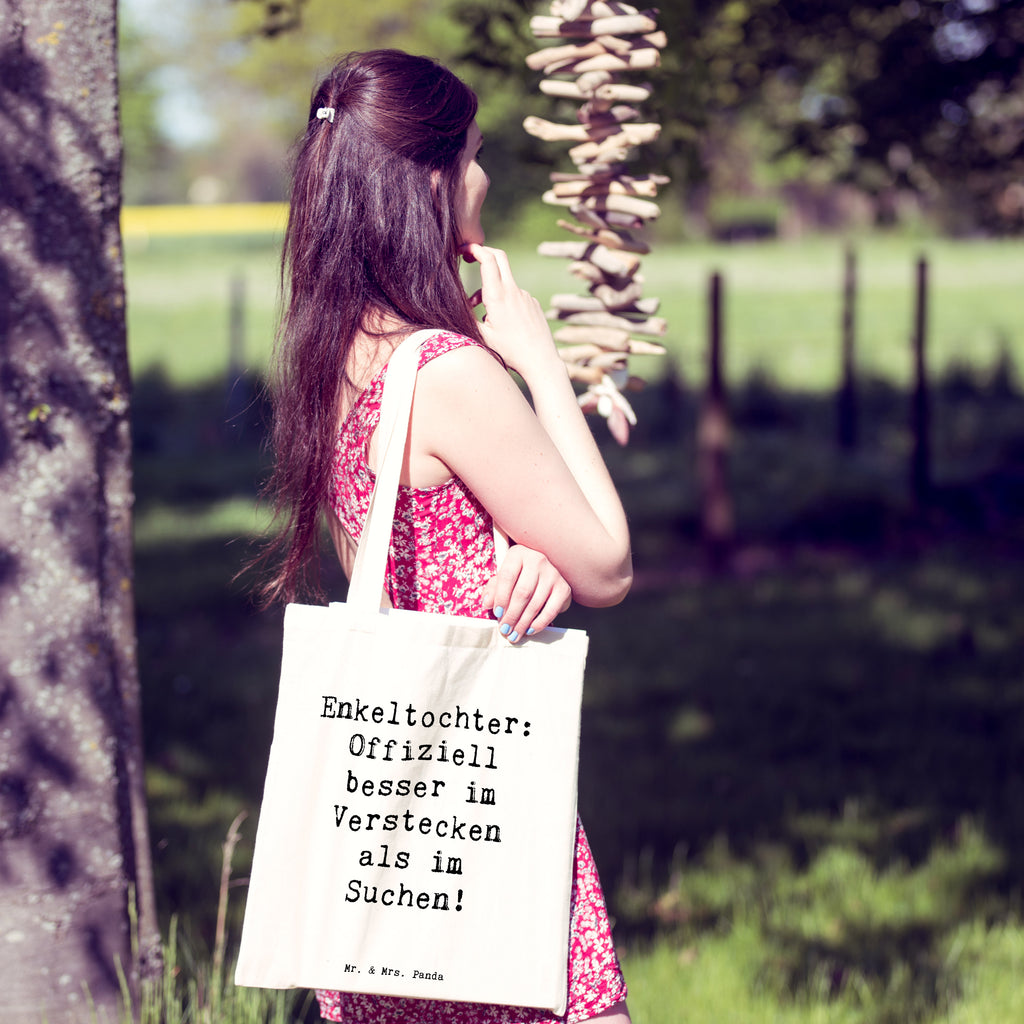 Tragetasche Spruch Enkeltochter Verstecken Beuteltasche, Beutel, Einkaufstasche, Jutebeutel, Stoffbeutel, Tasche, Shopper, Umhängetasche, Strandtasche, Schultertasche, Stofftasche, Tragetasche, Badetasche, Jutetasche, Einkaufstüte, Laptoptasche, Familie, Vatertag, Muttertag, Bruder, Schwester, Mama, Papa, Oma, Opa