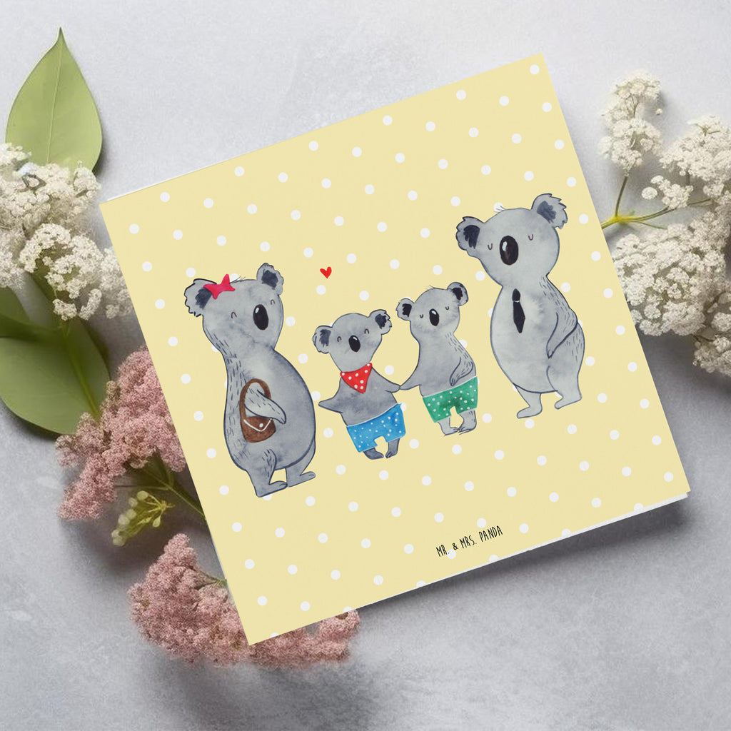 Deluxe Karte Koala Familie zwei Karte, Grußkarte, Klappkarte, Einladungskarte, Glückwunschkarte, Hochzeitskarte, Geburtstagskarte, Hochwertige Grußkarte, Hochwertige Klappkarte, Familie, Vatertag, Muttertag, Bruder, Schwester, Mama, Papa, Oma, Opa, Koala, Koalabär, beste Familie, Familienzeit, Familienleben, Koalafamilie, Lieblingsfamilie