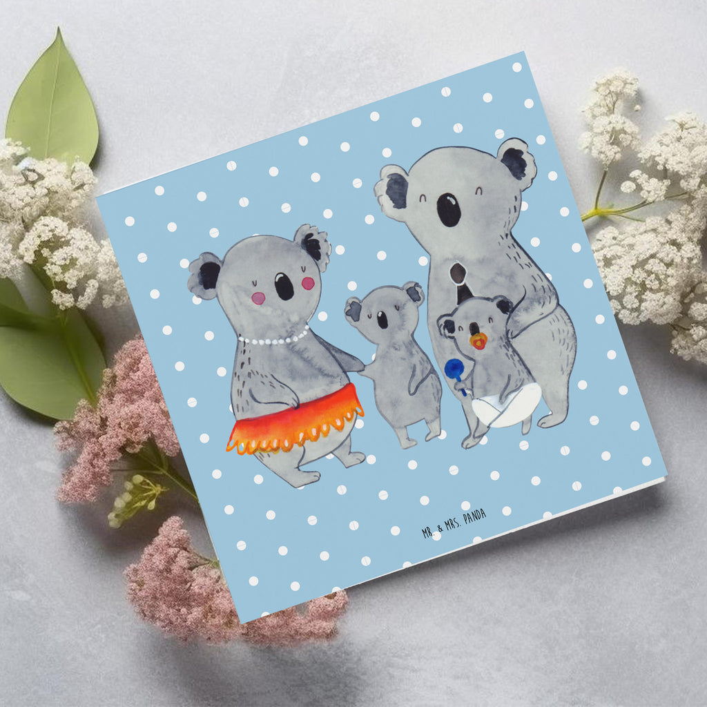 Deluxe Karte Koala Familie Karte, Grußkarte, Klappkarte, Einladungskarte, Glückwunschkarte, Hochzeitskarte, Geburtstagskarte, Hochwertige Grußkarte, Hochwertige Klappkarte, Familie, Vatertag, Muttertag, Bruder, Schwester, Mama, Papa, Oma, Opa, Koala, Koalas, Family, Kinder, Geschwister, Familienleben