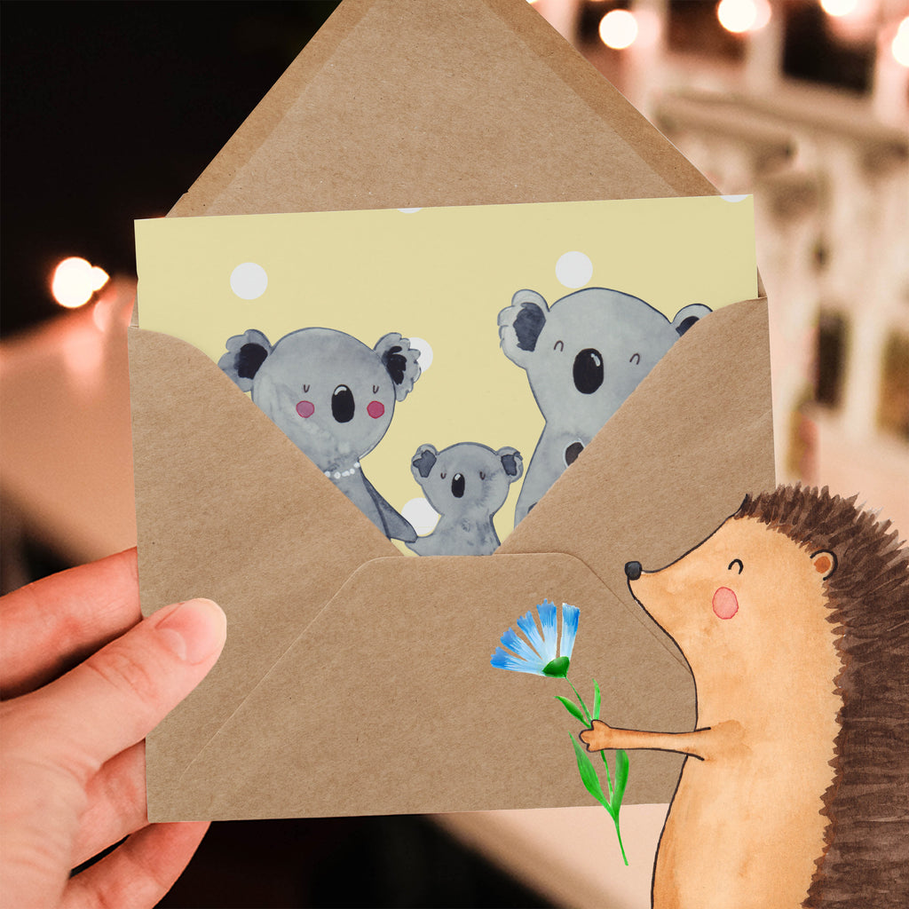 Deluxe Karte Koala Familie Karte, Grußkarte, Klappkarte, Einladungskarte, Glückwunschkarte, Hochzeitskarte, Geburtstagskarte, Hochwertige Grußkarte, Hochwertige Klappkarte, Familie, Vatertag, Muttertag, Bruder, Schwester, Mama, Papa, Oma, Opa, Koala, Koalas, Family, Kinder, Geschwister, Familienleben