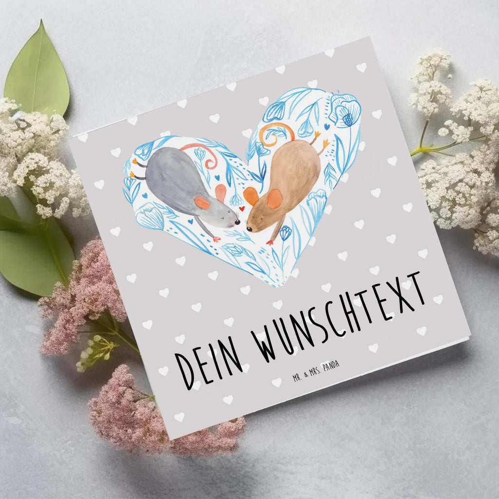 Personalisierte Deluxe Karte Mäuse Herz Personalisierte Grußkarte, Personalisiertere Klappkarte, Personalisierte Einladungskarte, Personalisierte Glückwunschkarte, Personalisierte Hochzeitskarte, Personalisierte Geburtstagskarte, Grußkarte mit Namen, Grußkarte selber drucken, Grußkarte selbst gestalten, Grußkarte mit persönlichen Nachrichten, Grußkarte als Geldgeschenk, Grußkarten personalisiert, Personalisierte Karte, Liebe, Partner, Freund, Freundin, Ehemann, Ehefrau, Heiraten, Verlobung, Heiratsantrag, Liebesgeschenk, Jahrestag, Hocheitstag, Maus, Mäuse, Liebesbotschaft, Liebesbeweis, Hochzeit, Lieblingsmensch, Gemeinsamkeit, Love, Geschenk für zwei