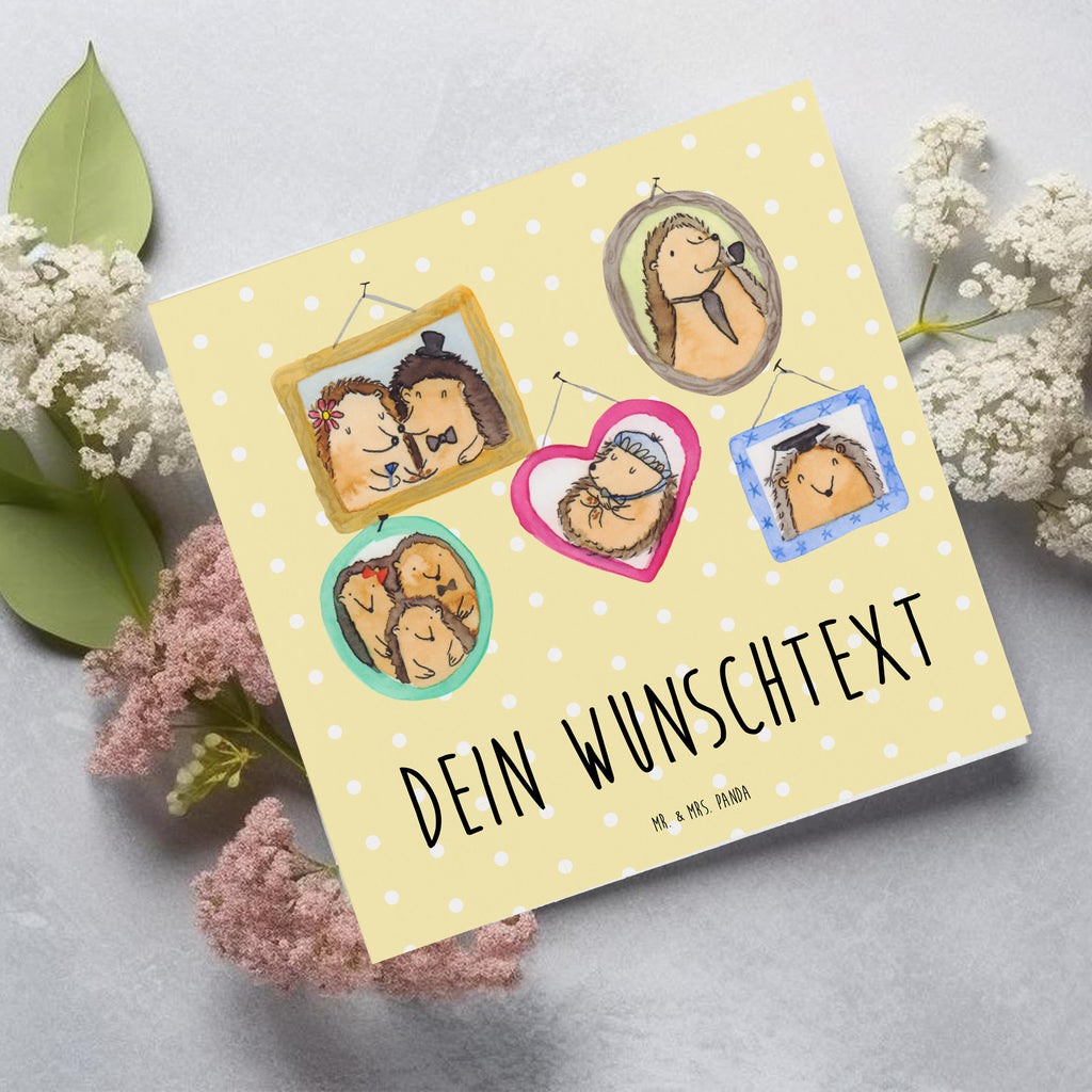 Personalisierte Deluxe Karte Igel Familie Personalisierte Grußkarte, Personalisiertere Klappkarte, Personalisierte Einladungskarte, Personalisierte Glückwunschkarte, Personalisierte Hochzeitskarte, Personalisierte Geburtstagskarte, Grußkarte mit Namen, Grußkarte selber drucken, Grußkarte selbst gestalten, Grußkarte mit persönlichen Nachrichten, Grußkarte als Geldgeschenk, Grußkarten personalisiert, Personalisierte Karte, Familie, Vatertag, Muttertag, Bruder, Schwester, Mama, Papa, Oma, Opa, Liebe, Igel, Bilder, Zusammenhalt, Glück