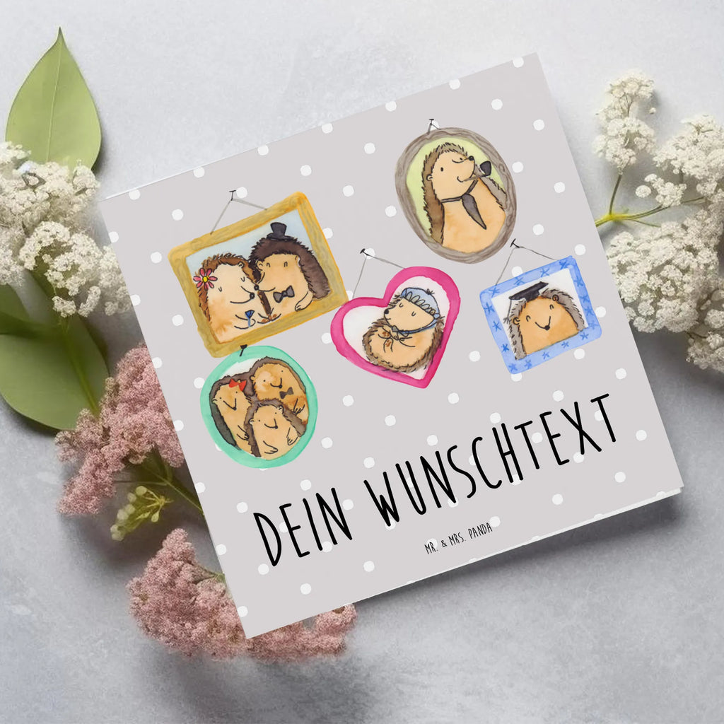 Personalisierte Deluxe Karte Igel Familie Personalisierte Grußkarte, Personalisiertere Klappkarte, Personalisierte Einladungskarte, Personalisierte Glückwunschkarte, Personalisierte Hochzeitskarte, Personalisierte Geburtstagskarte, Grußkarte mit Namen, Grußkarte selber drucken, Grußkarte selbst gestalten, Grußkarte mit persönlichen Nachrichten, Grußkarte als Geldgeschenk, Grußkarten personalisiert, Personalisierte Karte, Familie, Vatertag, Muttertag, Bruder, Schwester, Mama, Papa, Oma, Opa, Liebe, Igel, Bilder, Zusammenhalt, Glück