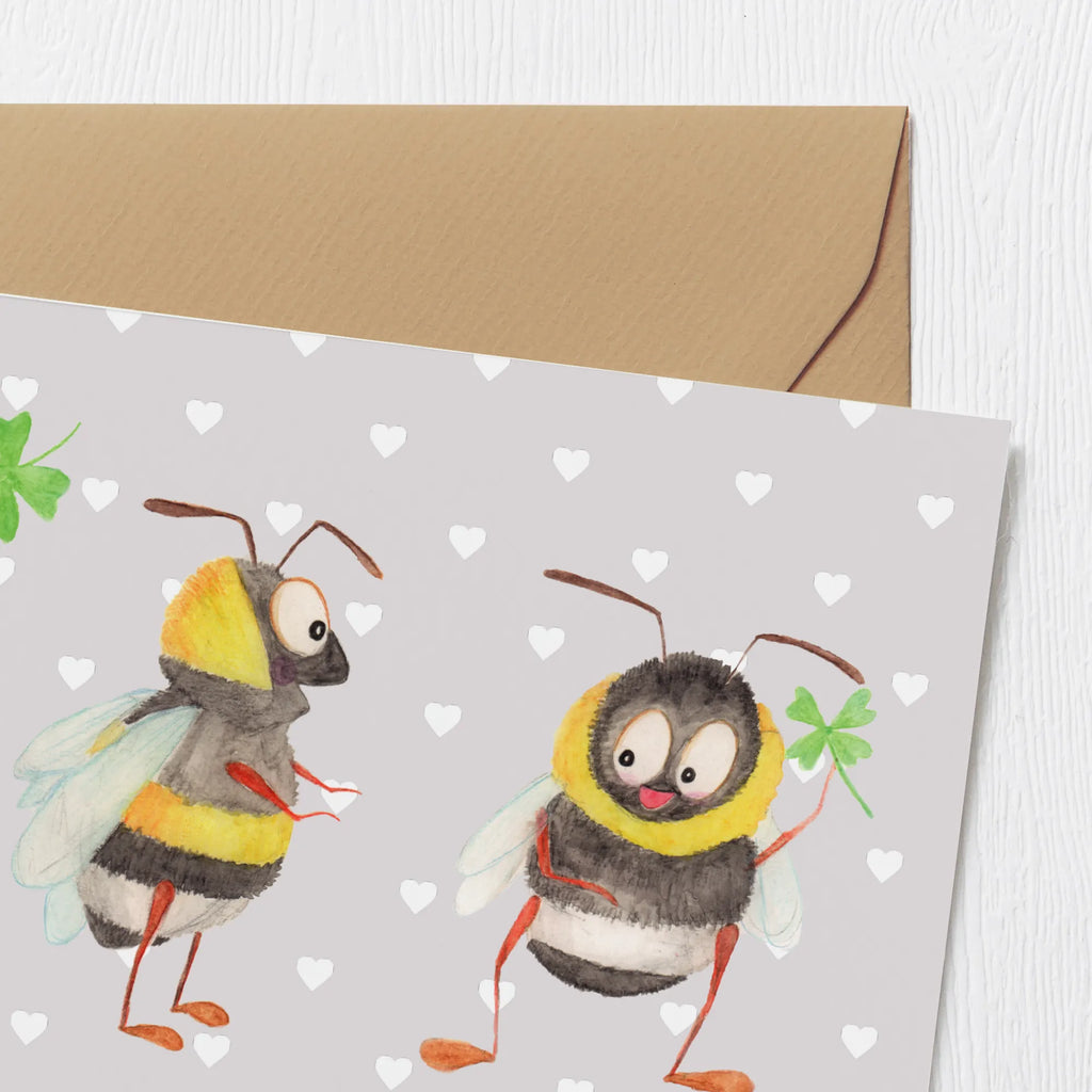 Personalisierte Deluxe Karte Bienen Paar Personalisierte Grußkarte, Personalisiertere Klappkarte, Personalisierte Einladungskarte, Personalisierte Glückwunschkarte, Personalisierte Hochzeitskarte, Personalisierte Geburtstagskarte, Grußkarte mit Namen, Grußkarte selber drucken, Grußkarte selbst gestalten, Grußkarte mit persönlichen Nachrichten, Grußkarte als Geldgeschenk, Grußkarten personalisiert, Personalisierte Karte, Liebe, Partner, Freund, Freundin, Ehemann, Ehefrau, Heiraten, Verlobung, Heiratsantrag, Liebesgeschenk, Jahrestag, Hocheitstag, Valentinstag, Geschenk für Frauen, Hochzeitstag, Mitbringsel, Geschenk für Freundin, Geschenk für Partner, Liebesbeweis, für Männer, für Ehemann, Schildkröten, verliebte Schildkröten